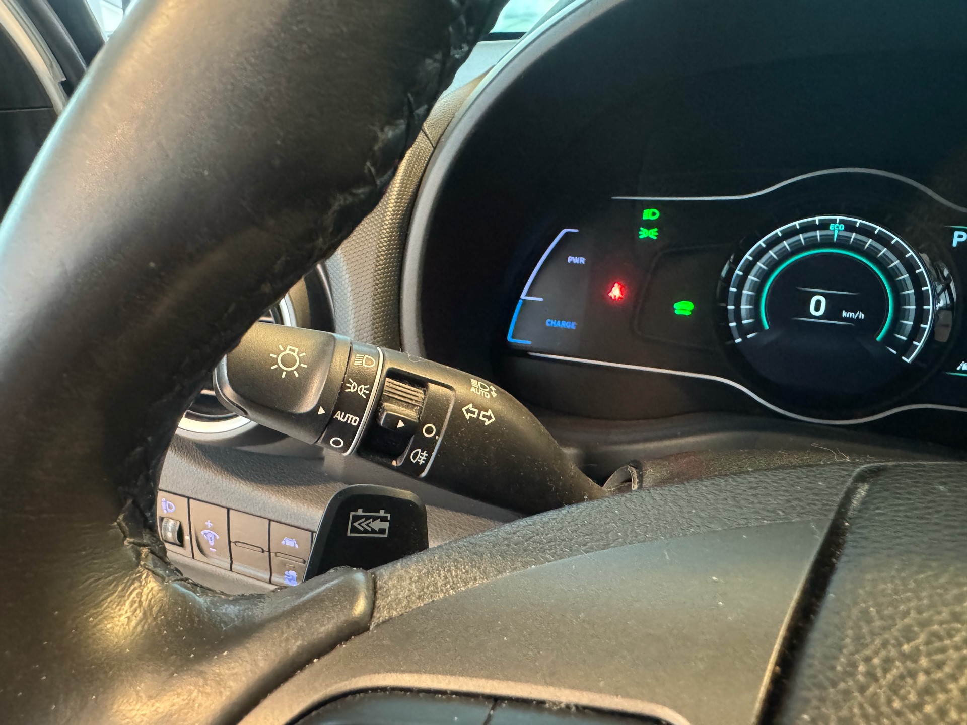 HYUNDAI Kona EV Amplia-image-17