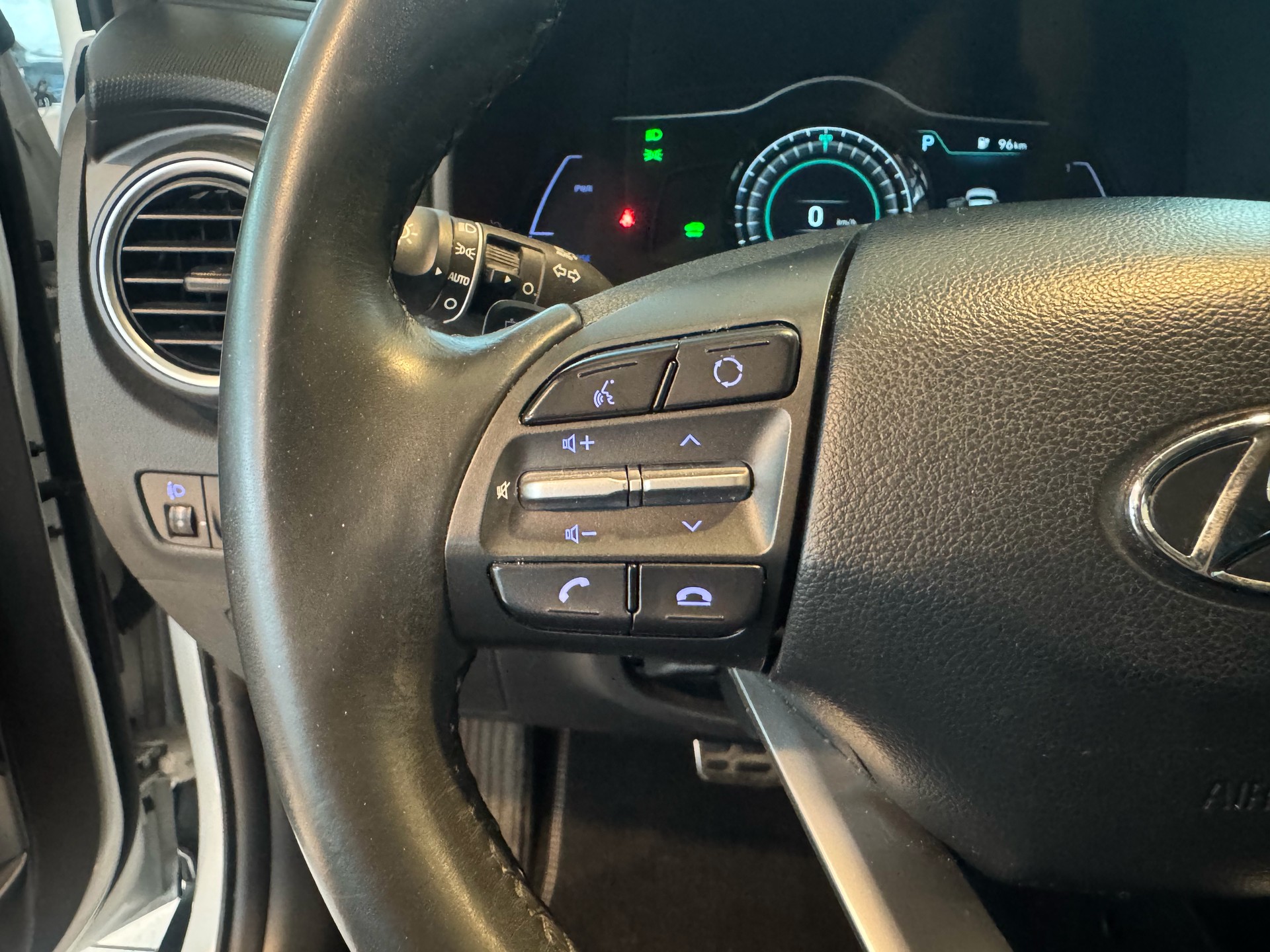 HYUNDAI Kona EV Amplia-image-15