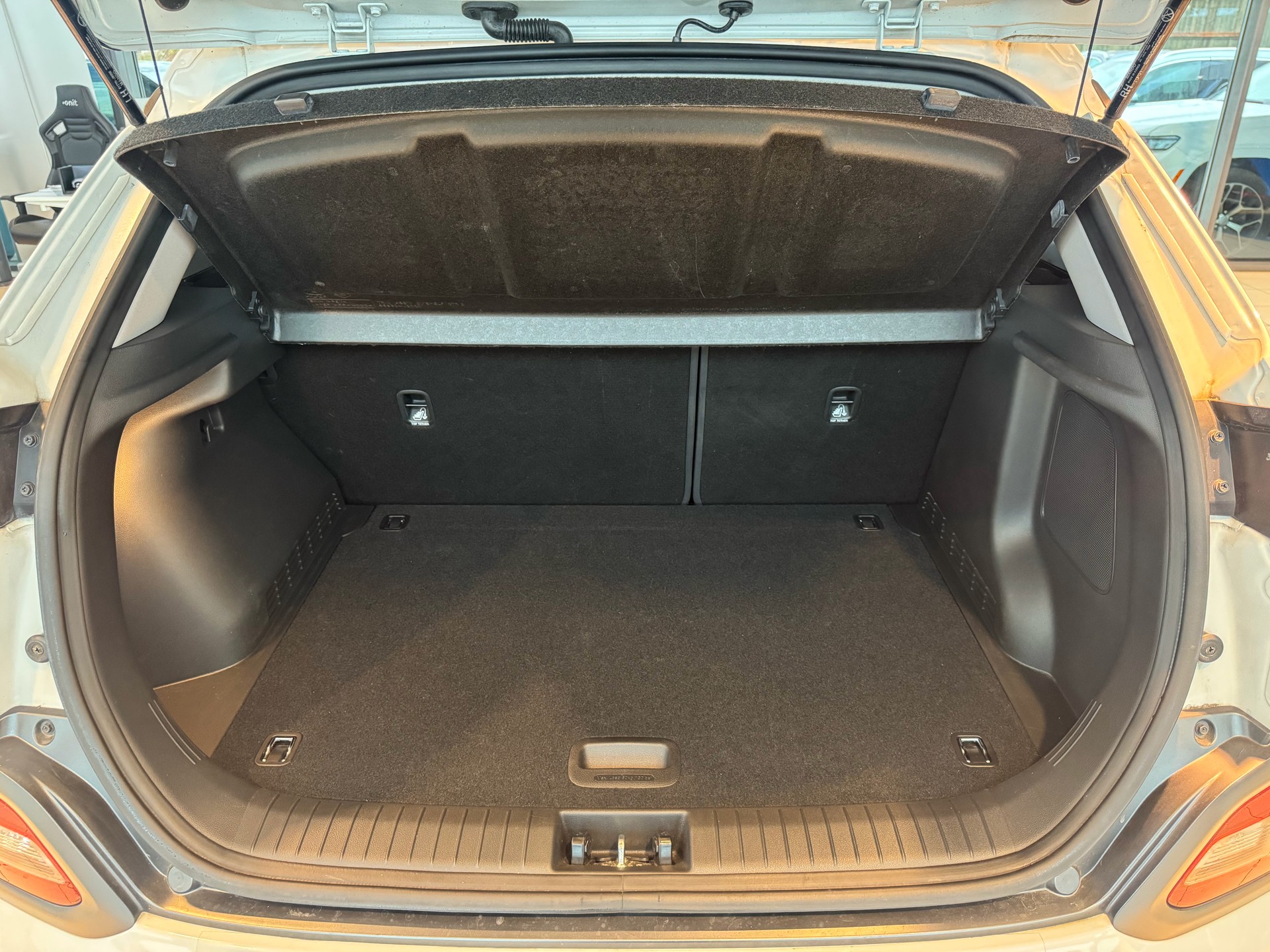HYUNDAI Kona EV Amplia-image-29