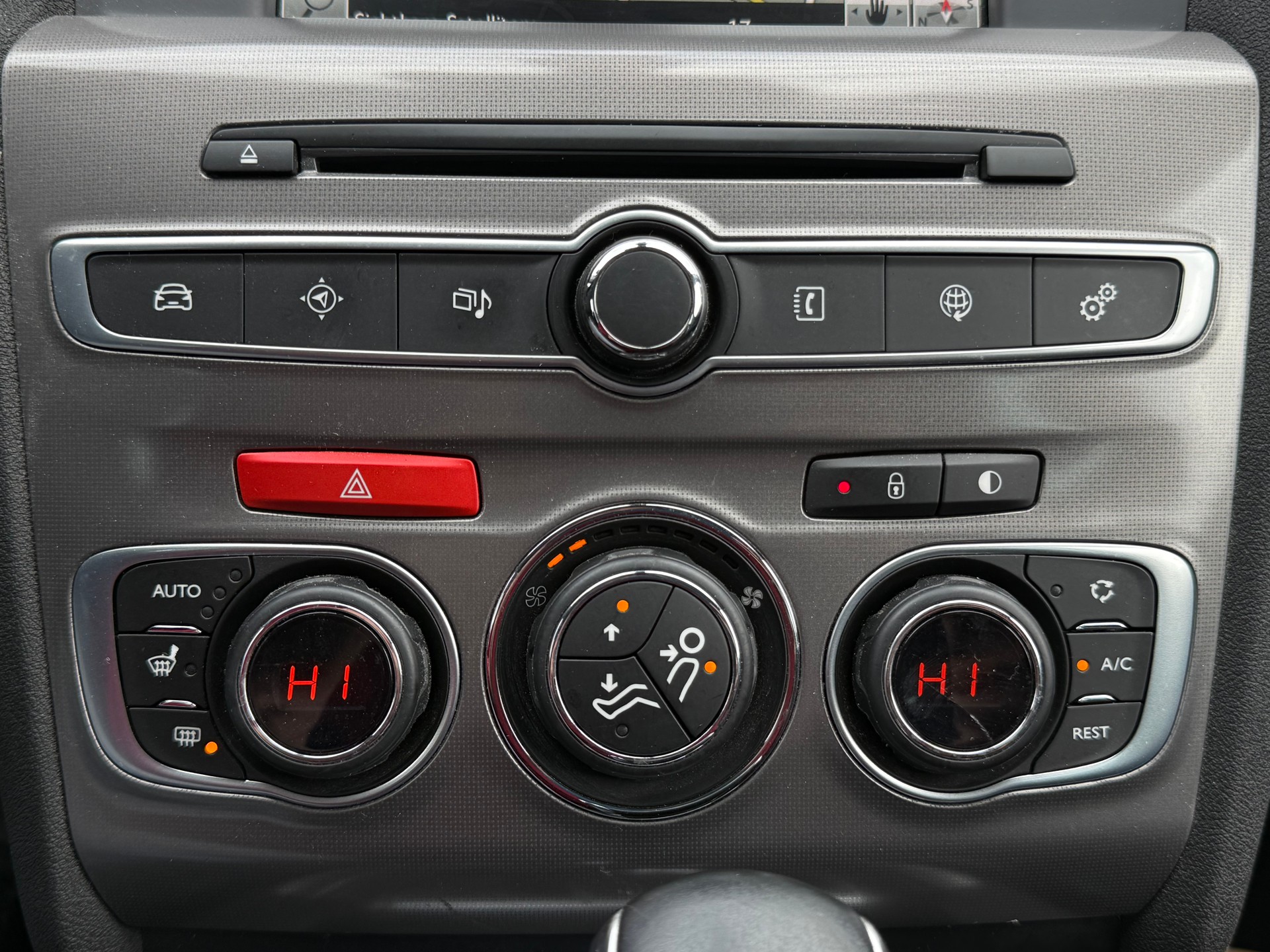 CITROEN C4 1.2 Pure Tech Feel Edition Automatic-image-19