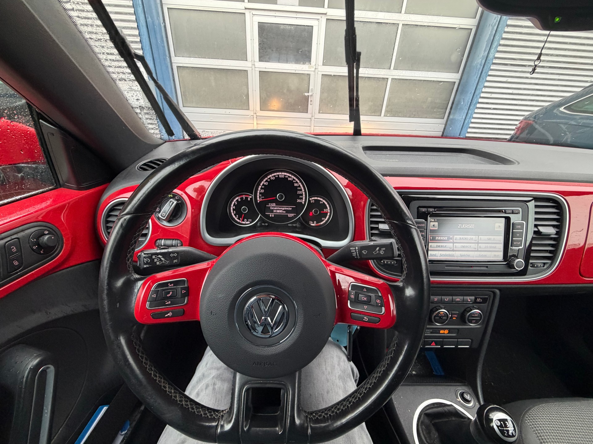 VW Beetle Cabrio 1.2 TSI Design-image-7