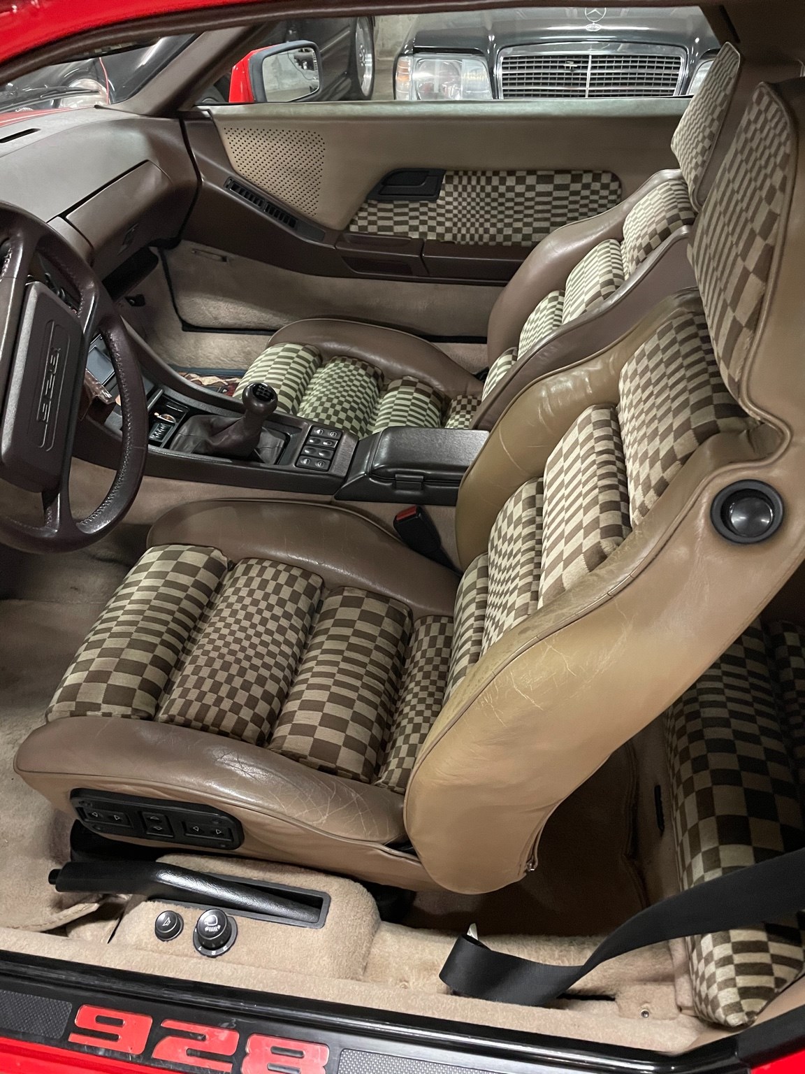 PORSCHE 928 S-image-4
