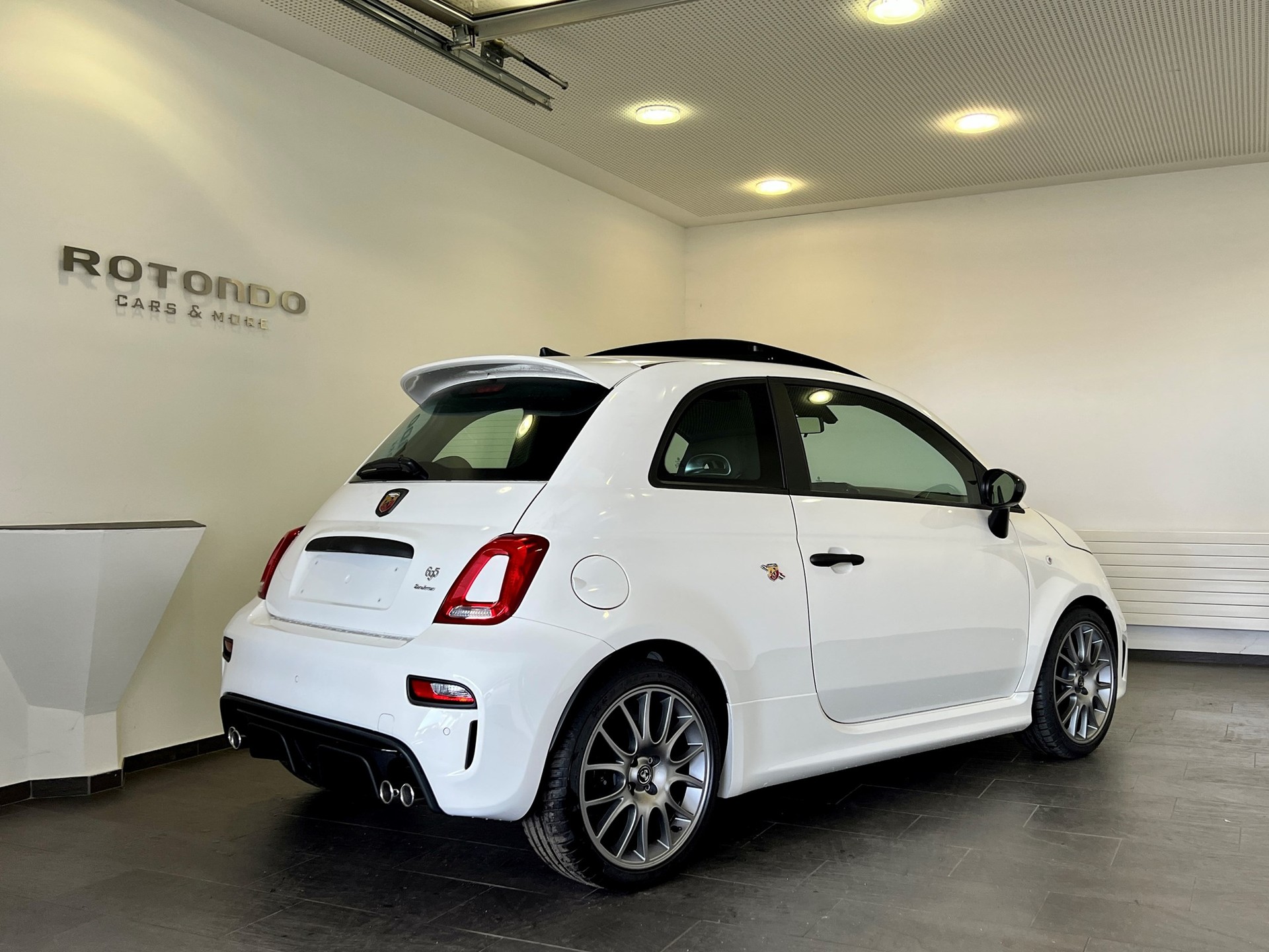 FIAT 695 1.4 16V Turbo Abarth 695 Turismo MTA Automat-image-1