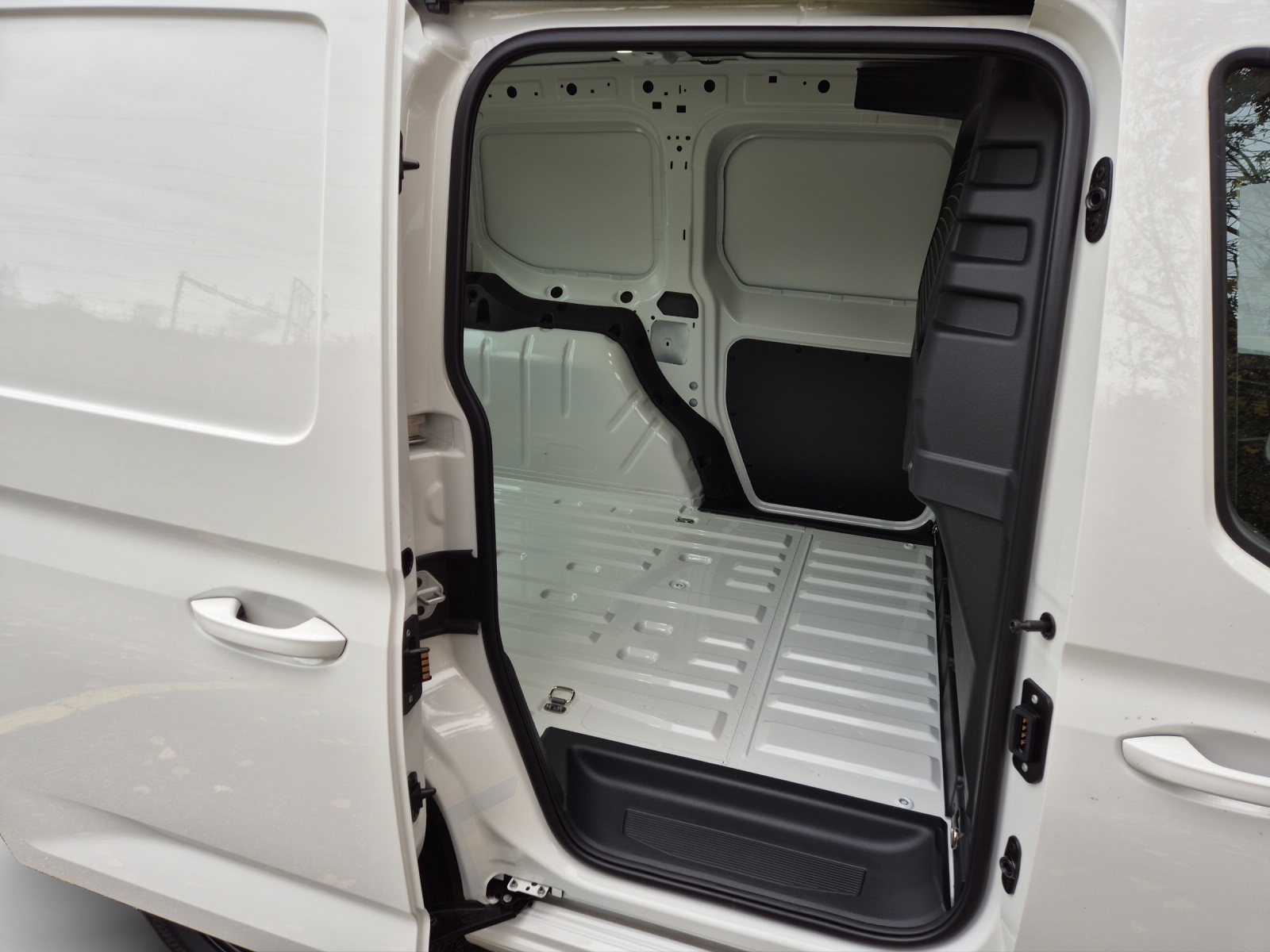 VW Caddy Cargo 2.0TDI Entry-image-11