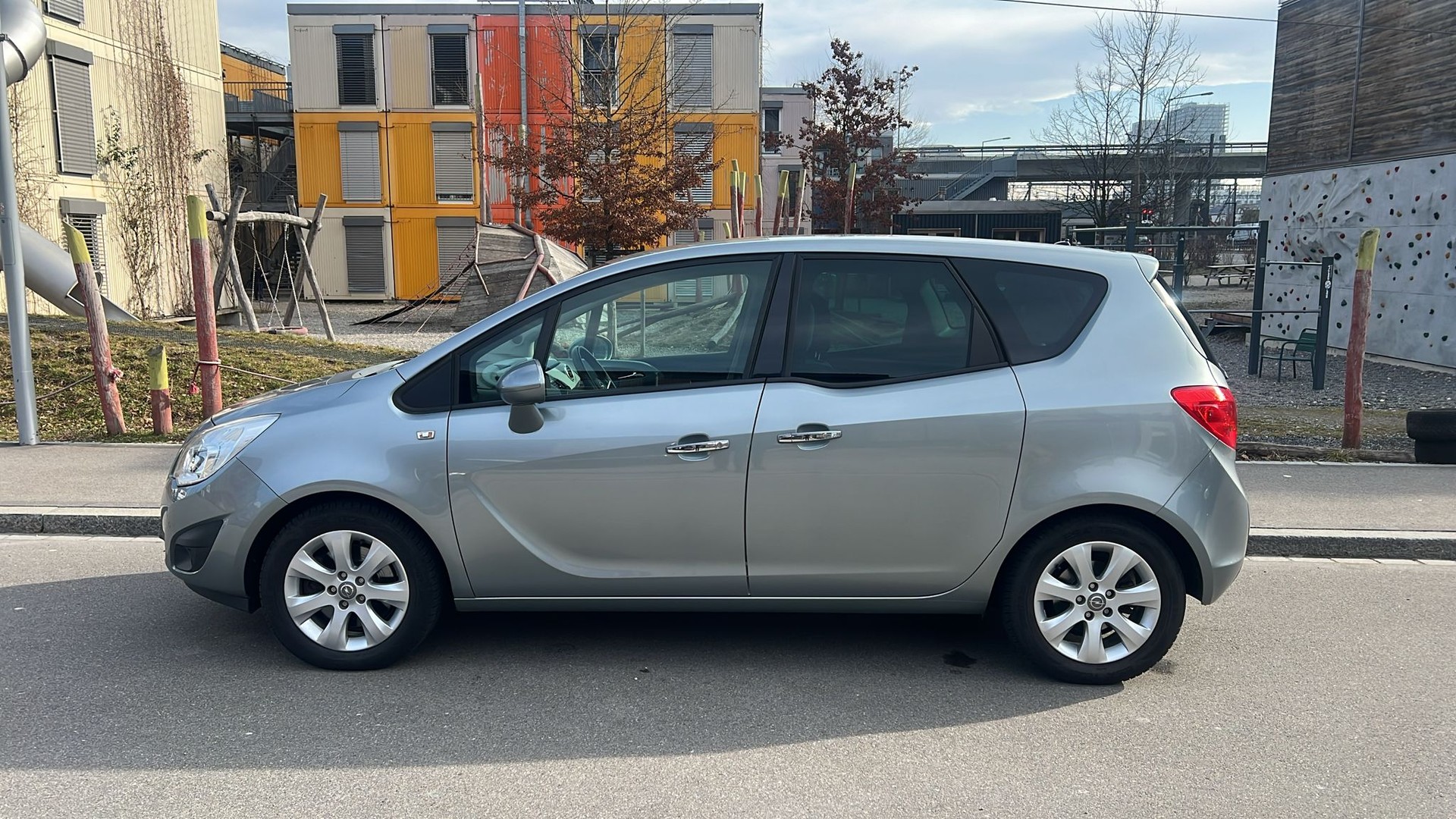 OPEL Meriva 1.4 Turbo Color Edition-image-3