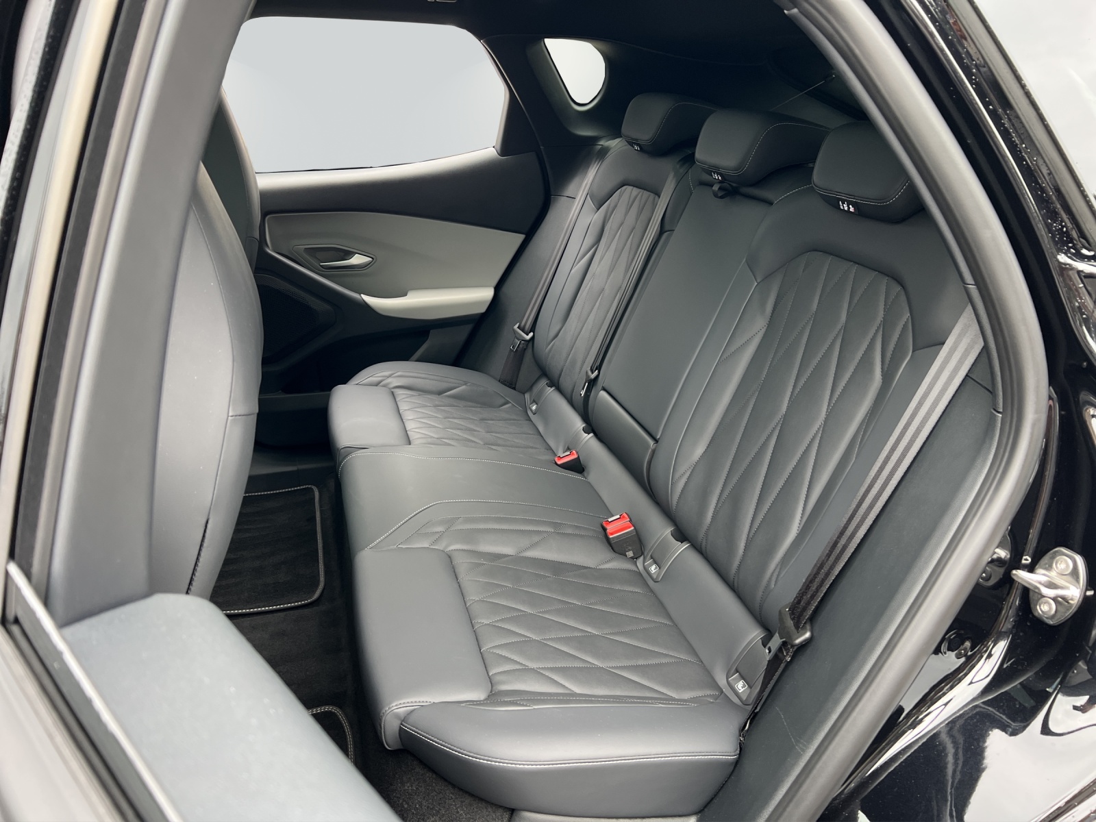 FORD Capri Extended Range Premium-image-7