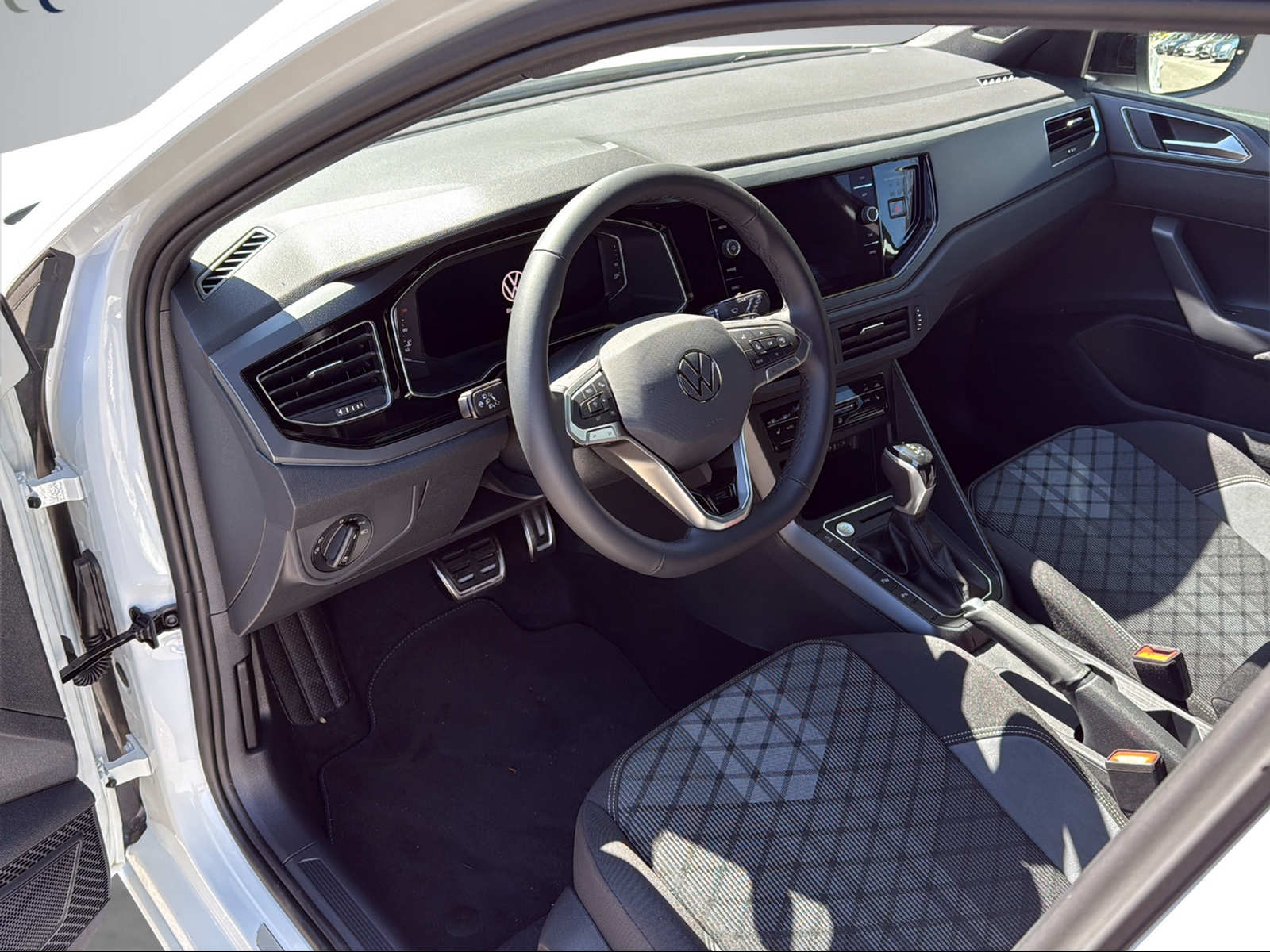 VW Taigo 1.0 TSI R-Line DSG-image-9