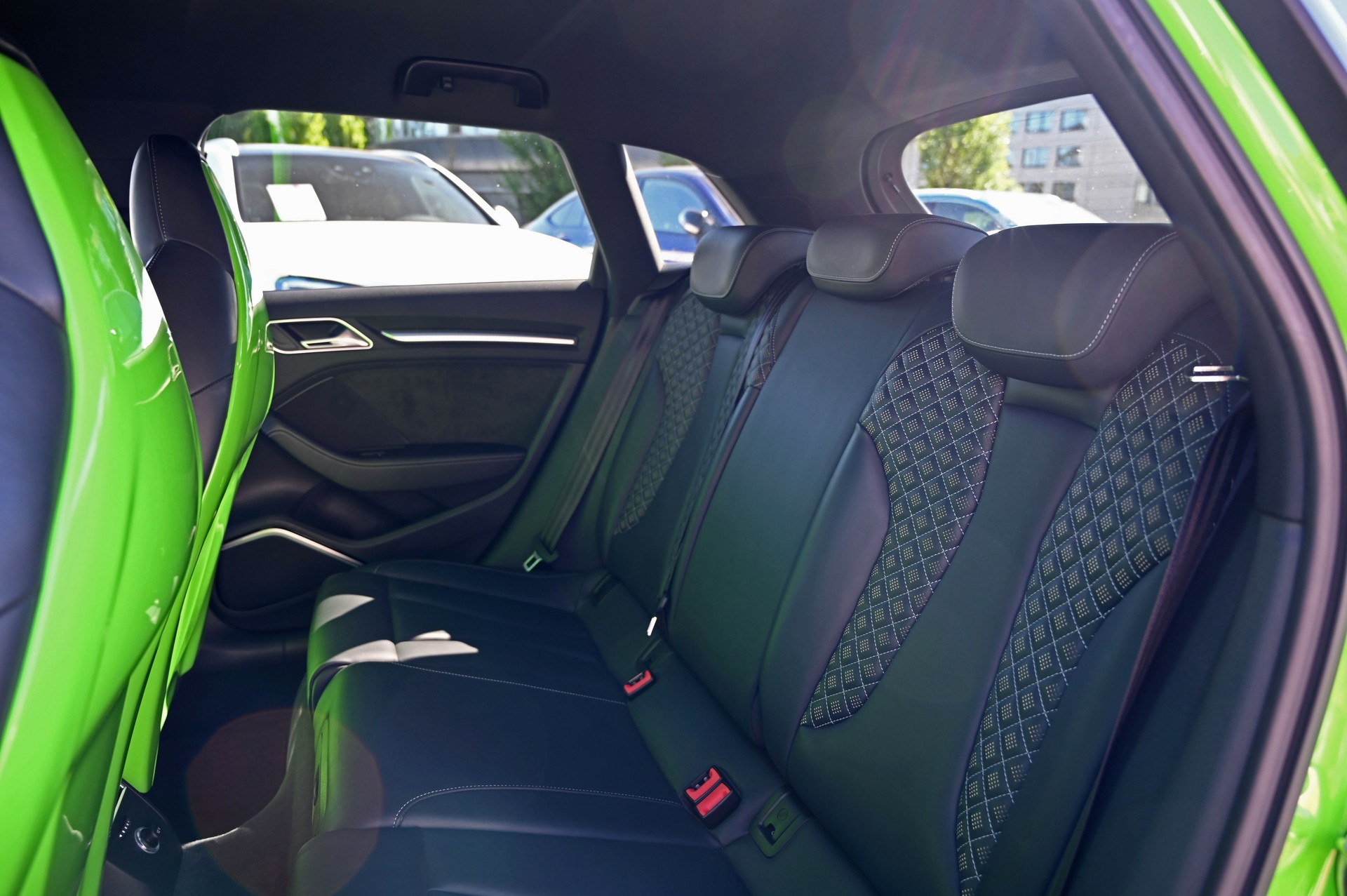AUDI RS3 Sportback 2.5 TSI quattro S-tronic **Individual/Limegreen**-image-17