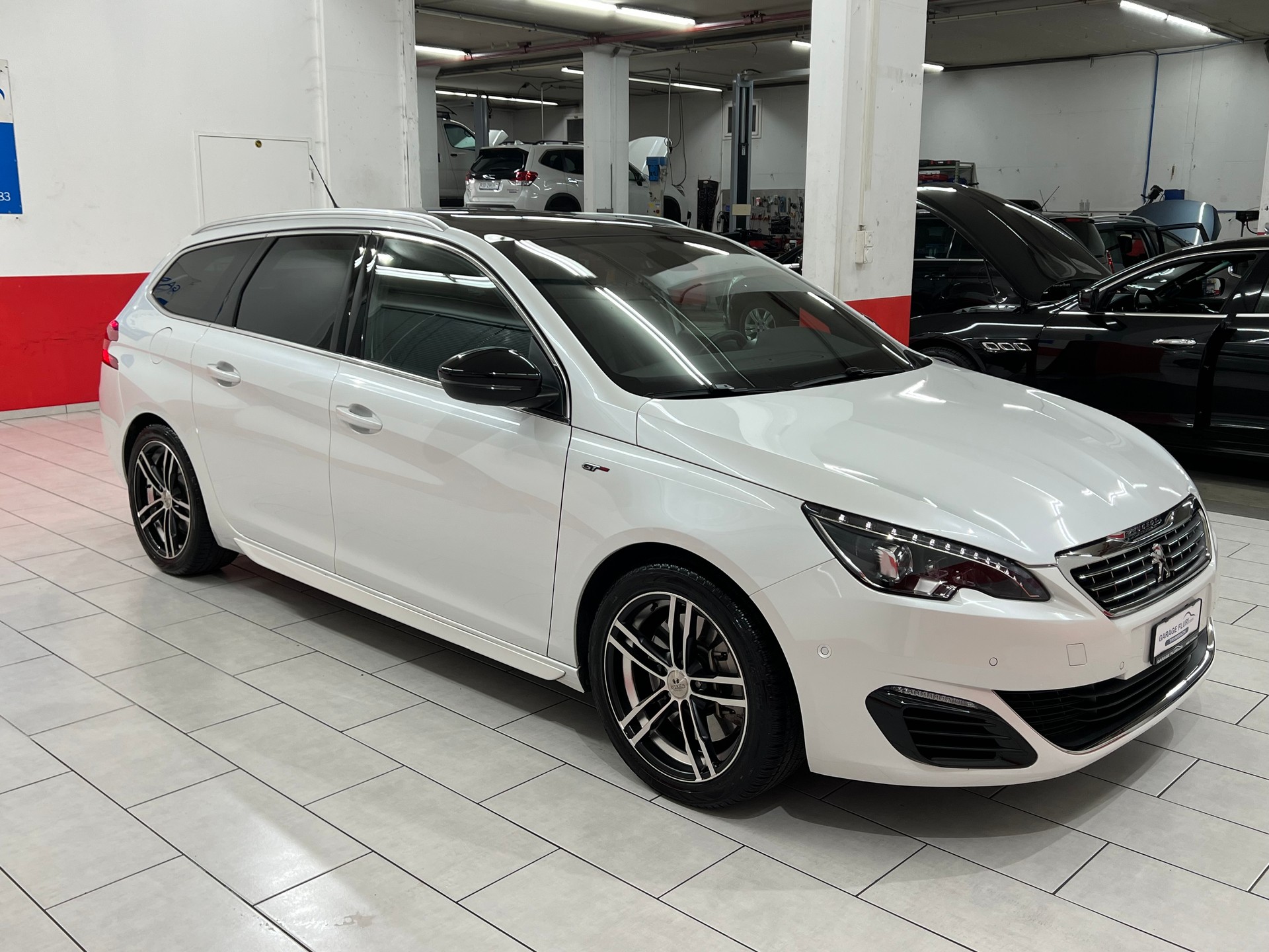 PEUGEOT 308 SW 2.0 BlueHDI GT Automatic-image-3