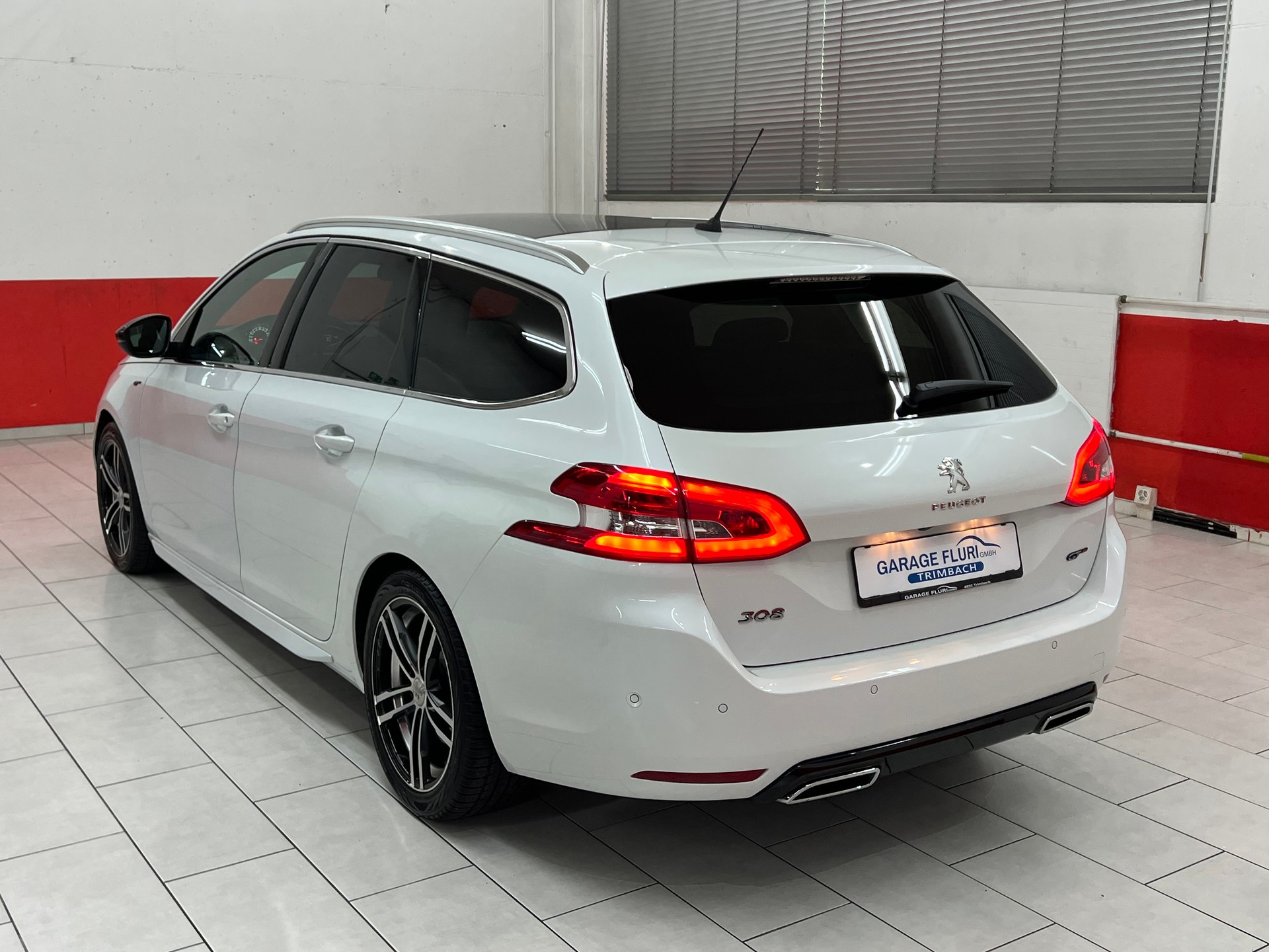 PEUGEOT 308 SW 2.0 BlueHDI GT Automatic-image-6