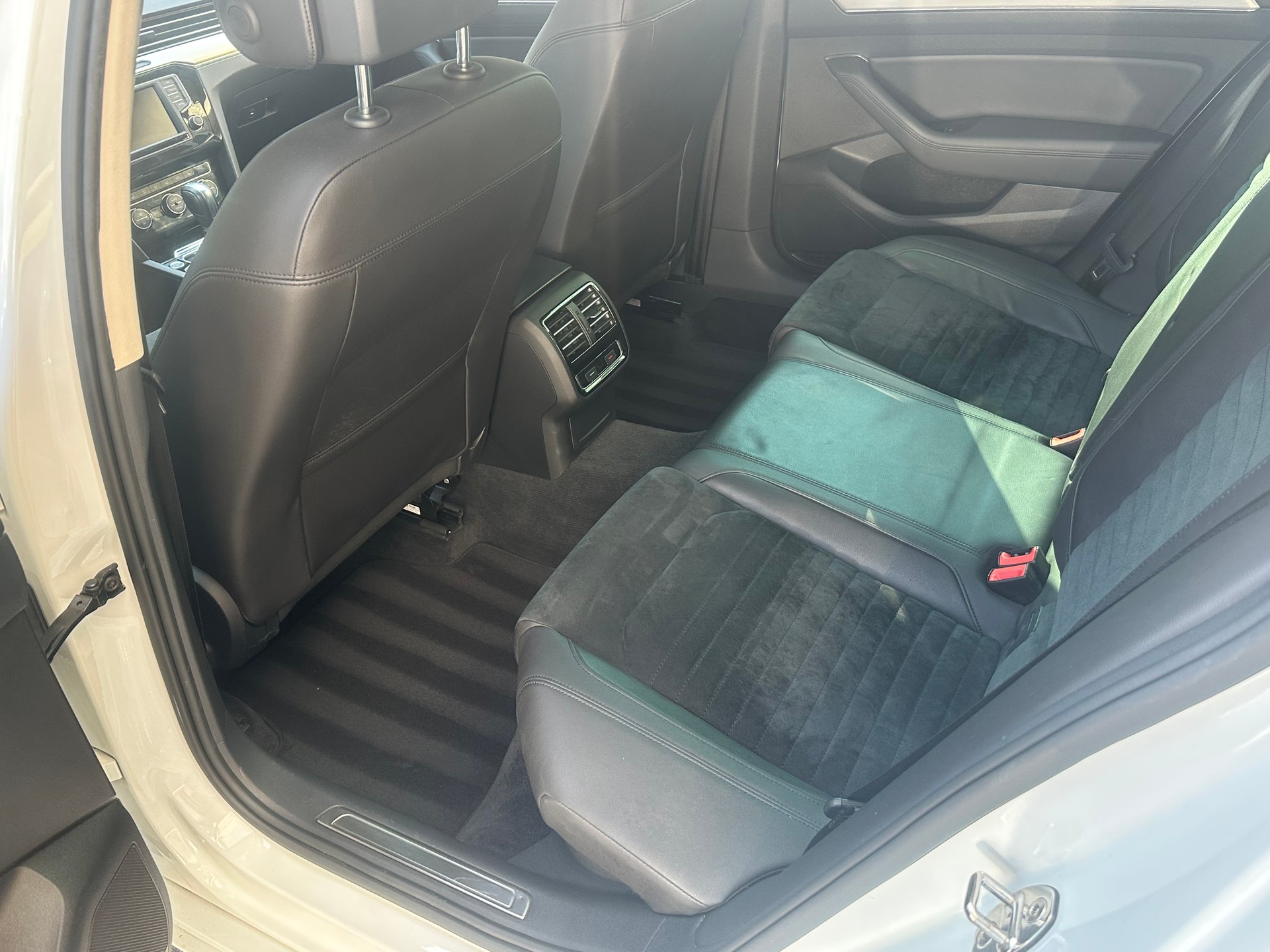 VW Passat Variant 1.8 TSI BMT Highline DSG-image-3