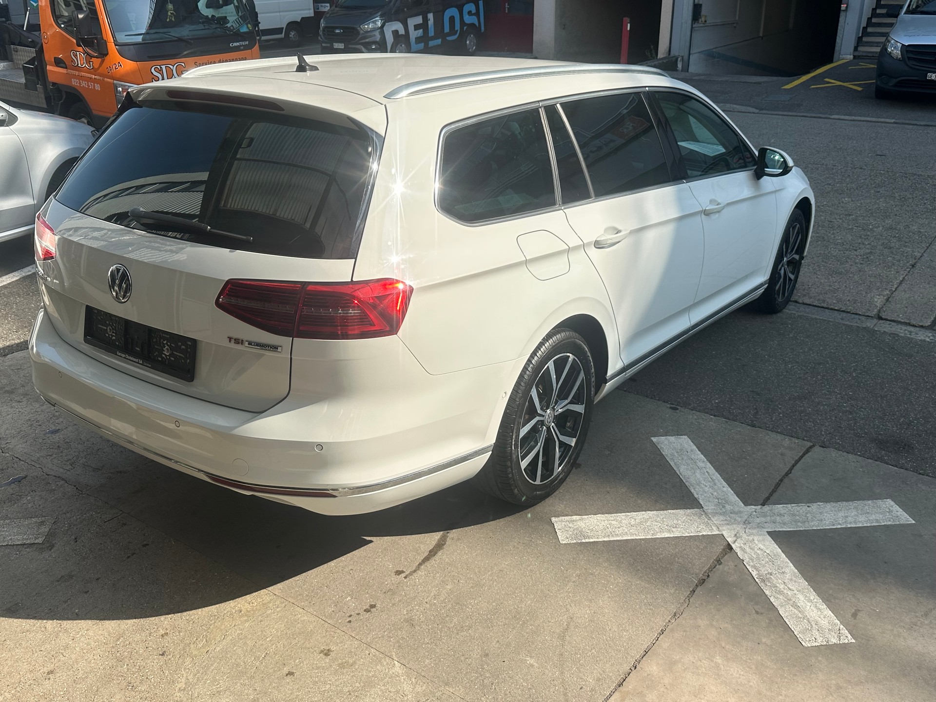 VW Passat Variant 1.8 TSI BMT Highline DSG-image-8