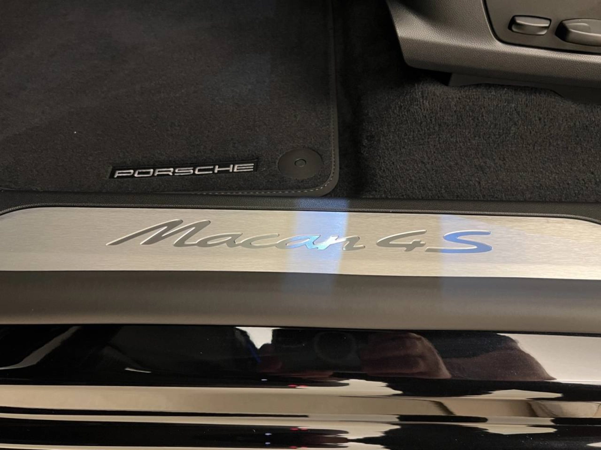 PORSCHE Macan 4S-image-10