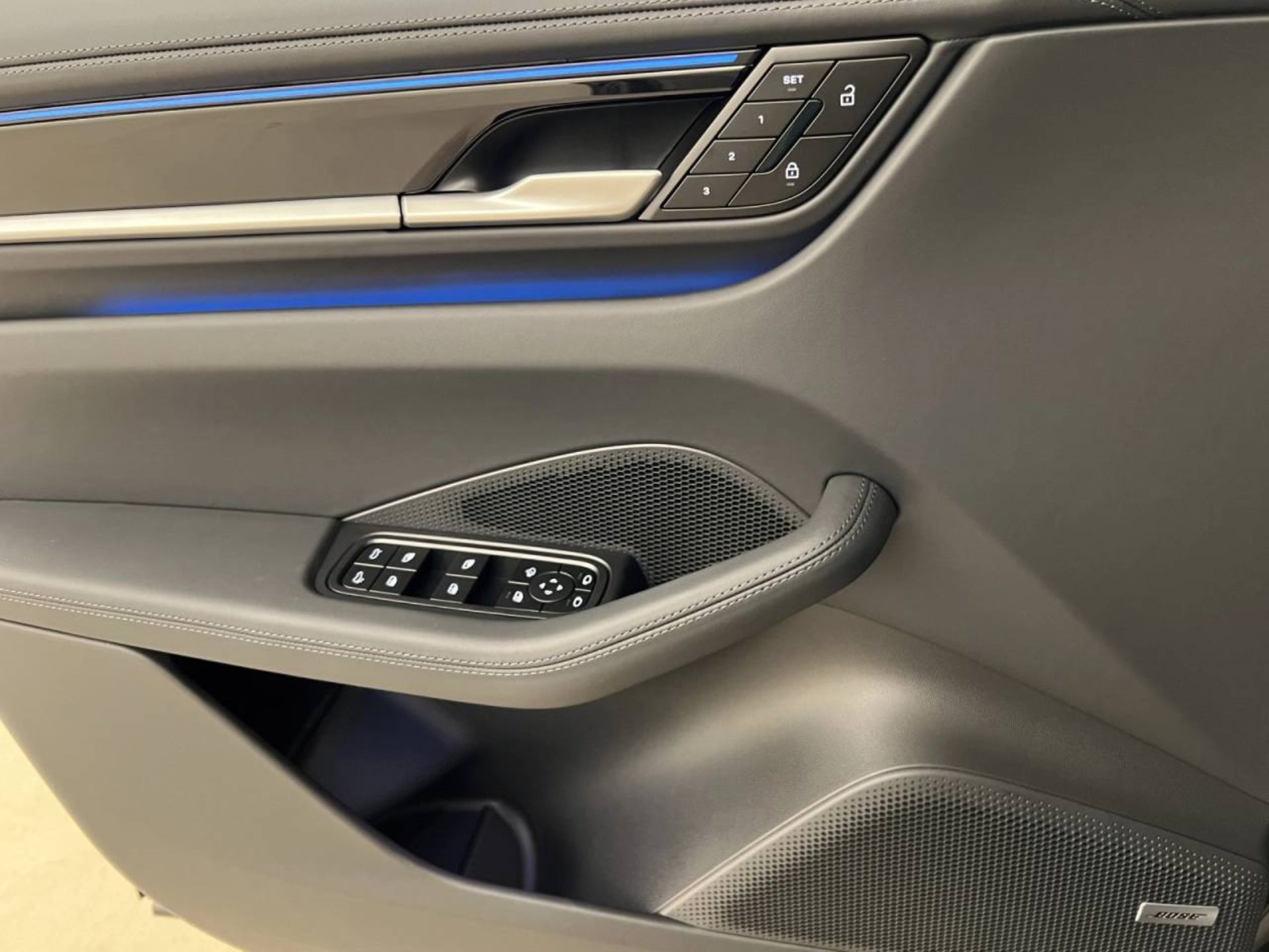 PORSCHE Macan 4S-image-12