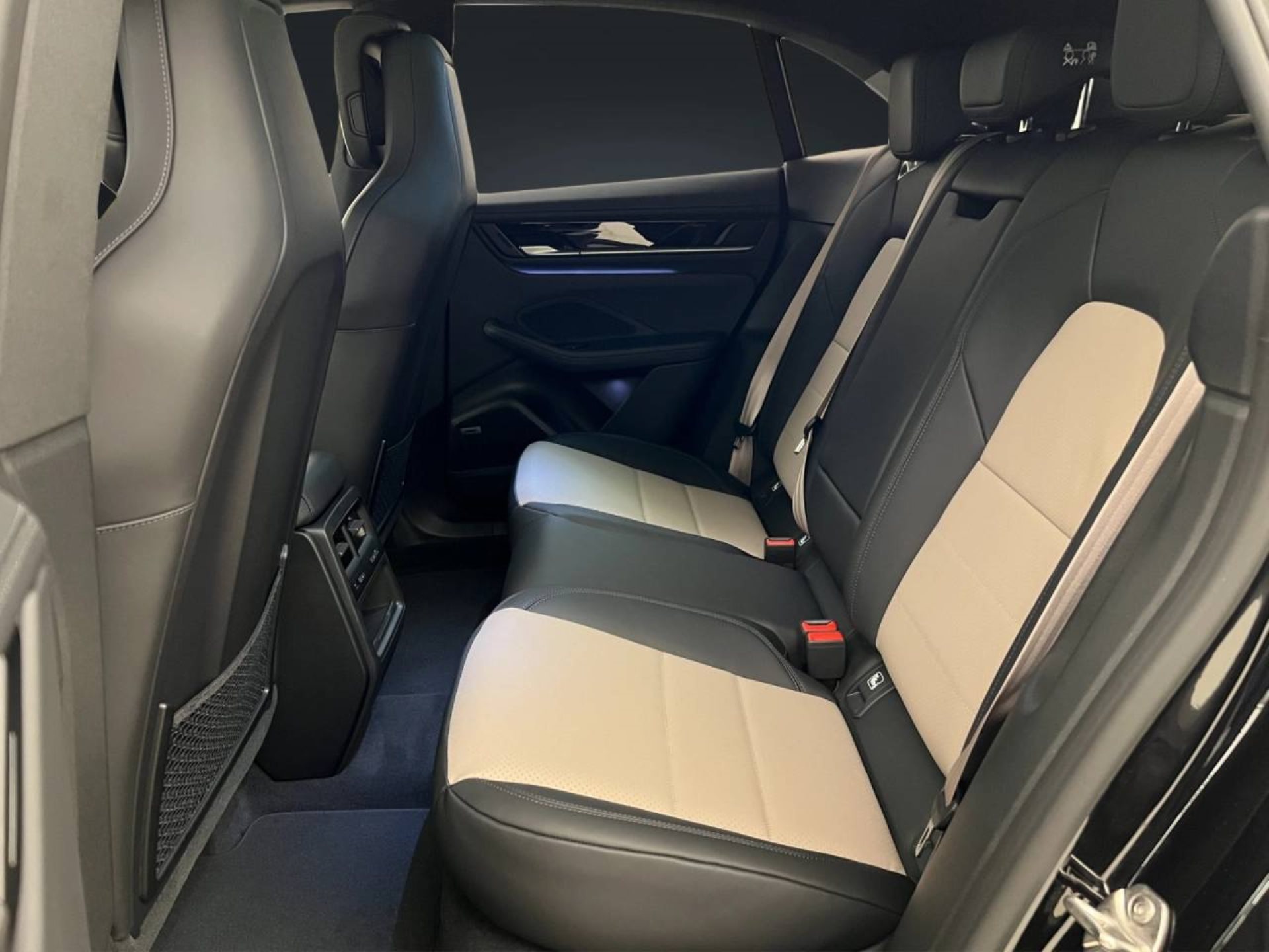 PORSCHE Macan 4S-image-9