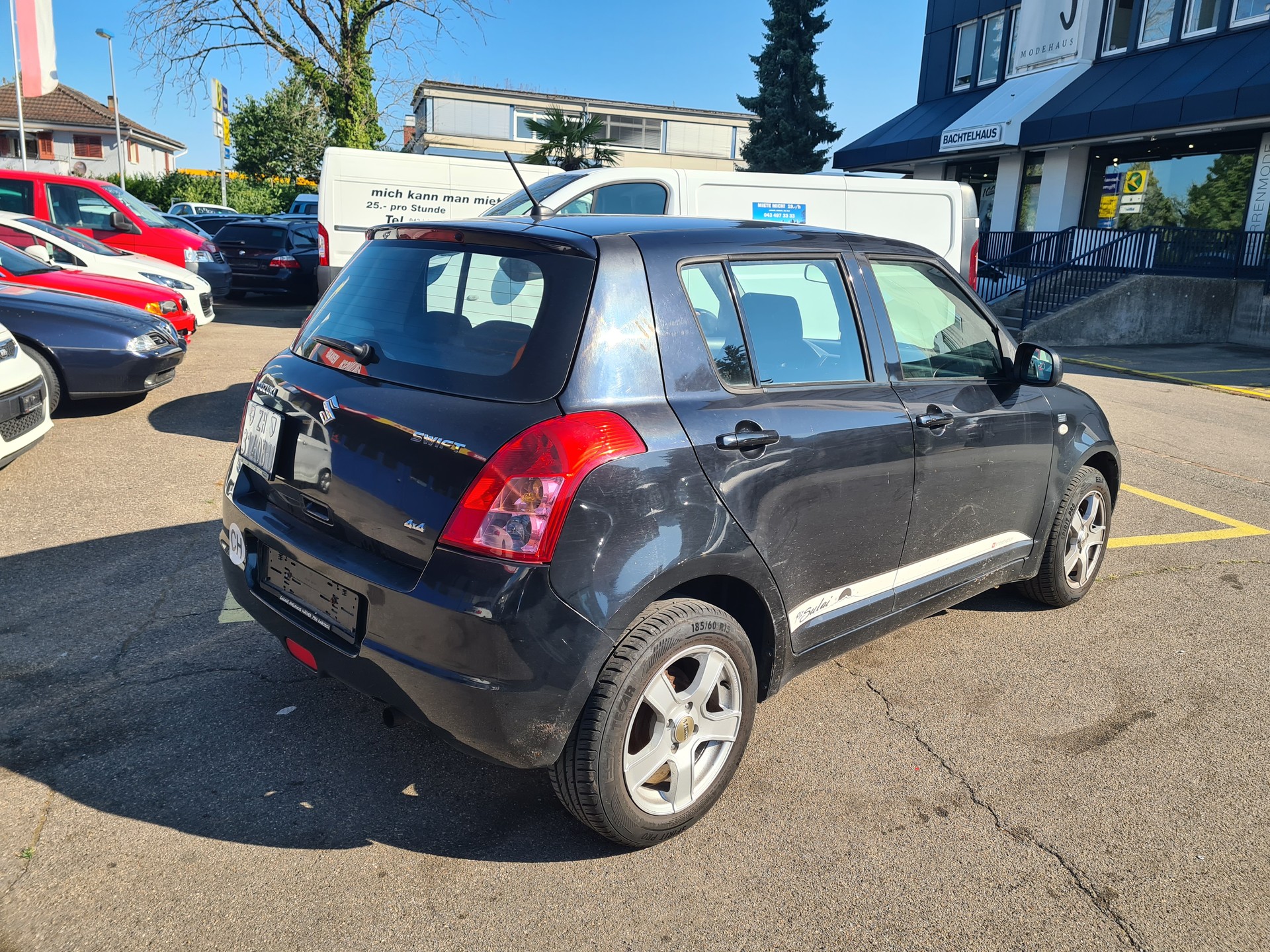 SUZUKI Swift 1.3i 16V GL Top Piz Sulai LE 4x4-image-1