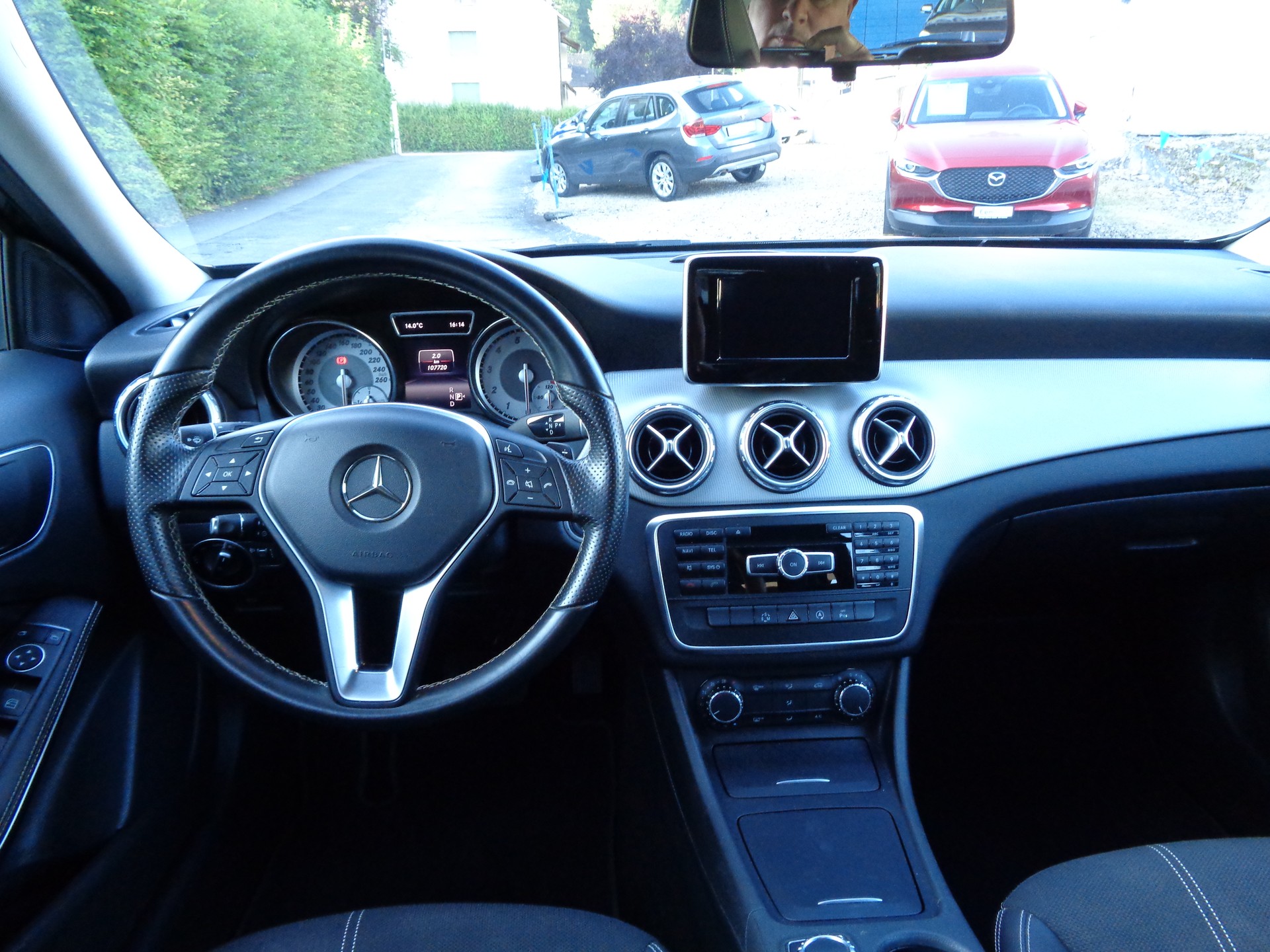 MERCEDES-BENZ GLA 180 Urban 7G-DCT-image-9