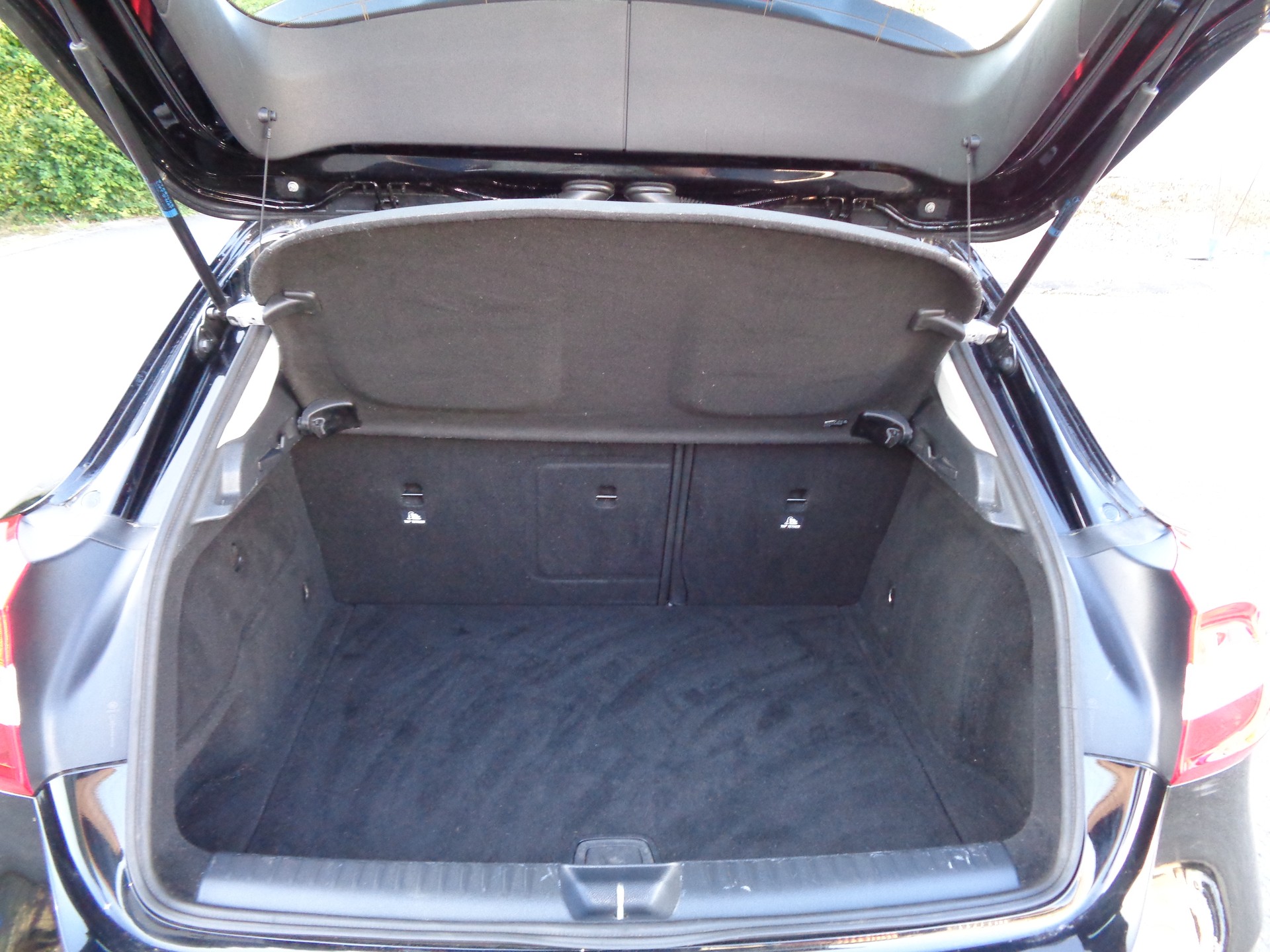 MERCEDES-BENZ GLA 180 Urban 7G-DCT-image-11