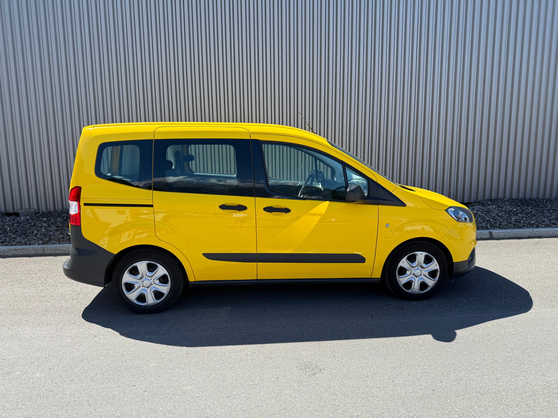 FORD Tourneo Courier 1.0 SCTi Trend +++ TACHYMATRE-image-7
