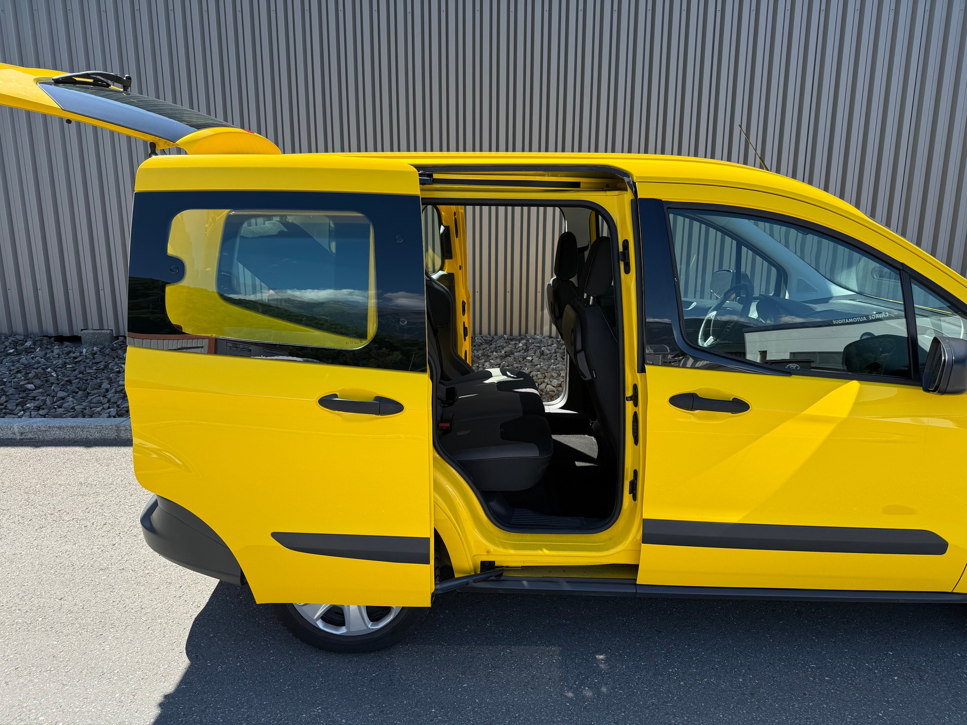 FORD Tourneo Courier 1.0 SCTi Trend +++ TACHYMATRE-image-12