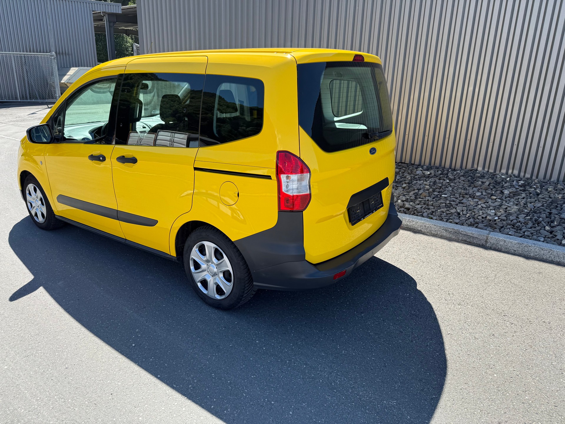 FORD Tourneo Courier 1.0 SCTi Trend +++ TACHYMATRE-image-3