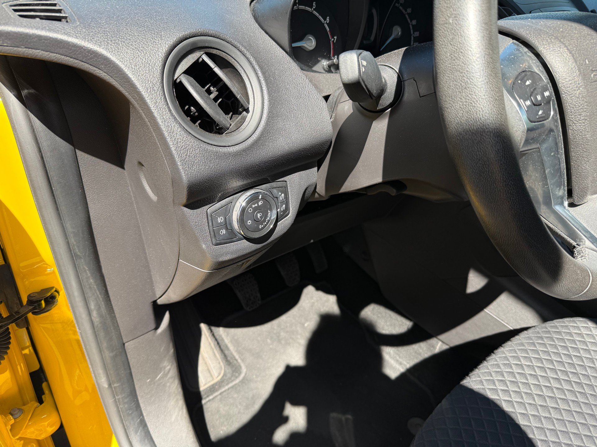 FORD Tourneo Courier 1.0 SCTi Trend +++ TACHYMATRE-image-21