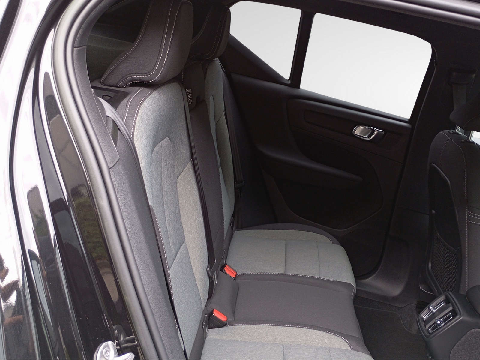 VOLVO XC40 T2 XCITE Geartronic-image-23