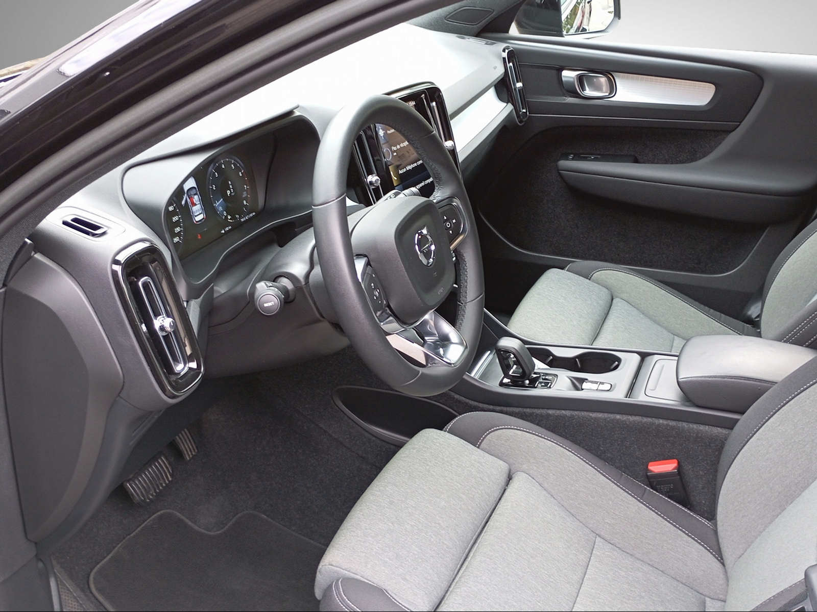 VOLVO XC40 T2 XCITE Geartronic-image-19
