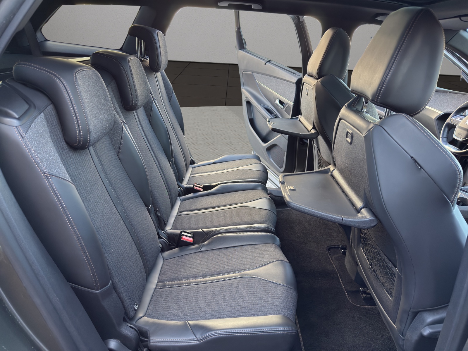 PEUGEOT 5008 2.0 BlueHDi GT Line-image-17