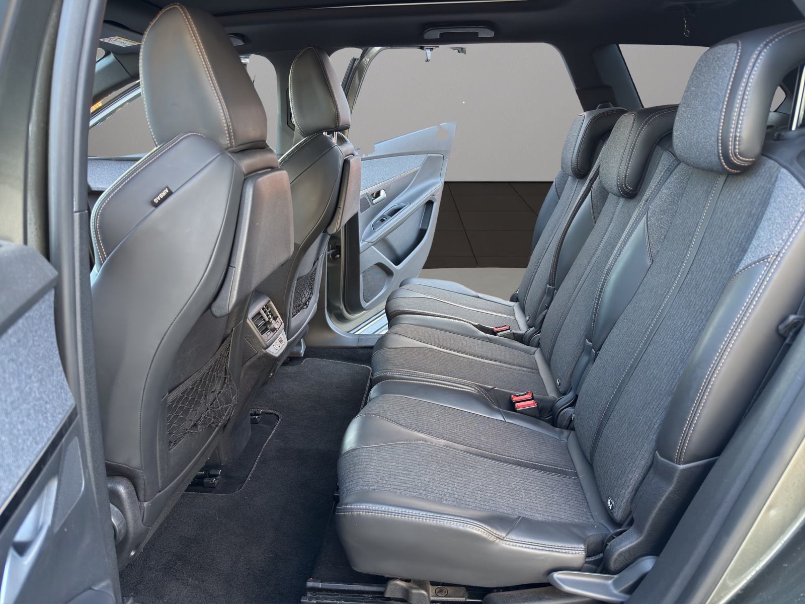 PEUGEOT 5008 2.0 BlueHDi GT Line-image-12