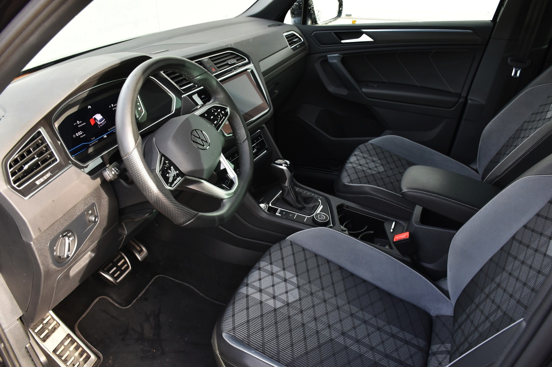 VW Tiguan 2.0 TDI R-Line 4M-image-5