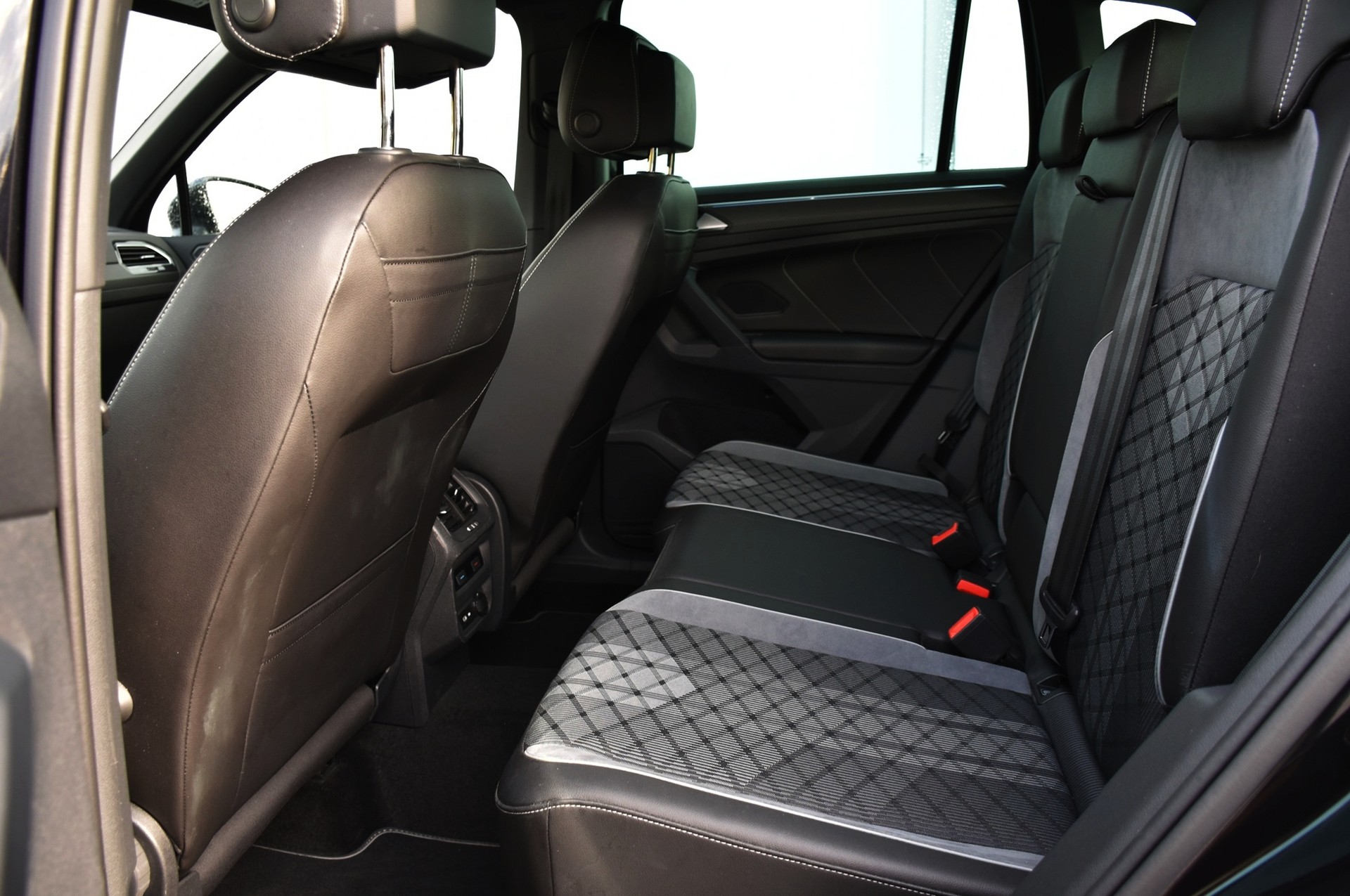 VW Tiguan 2.0 TDI R-Line 4M-image-14