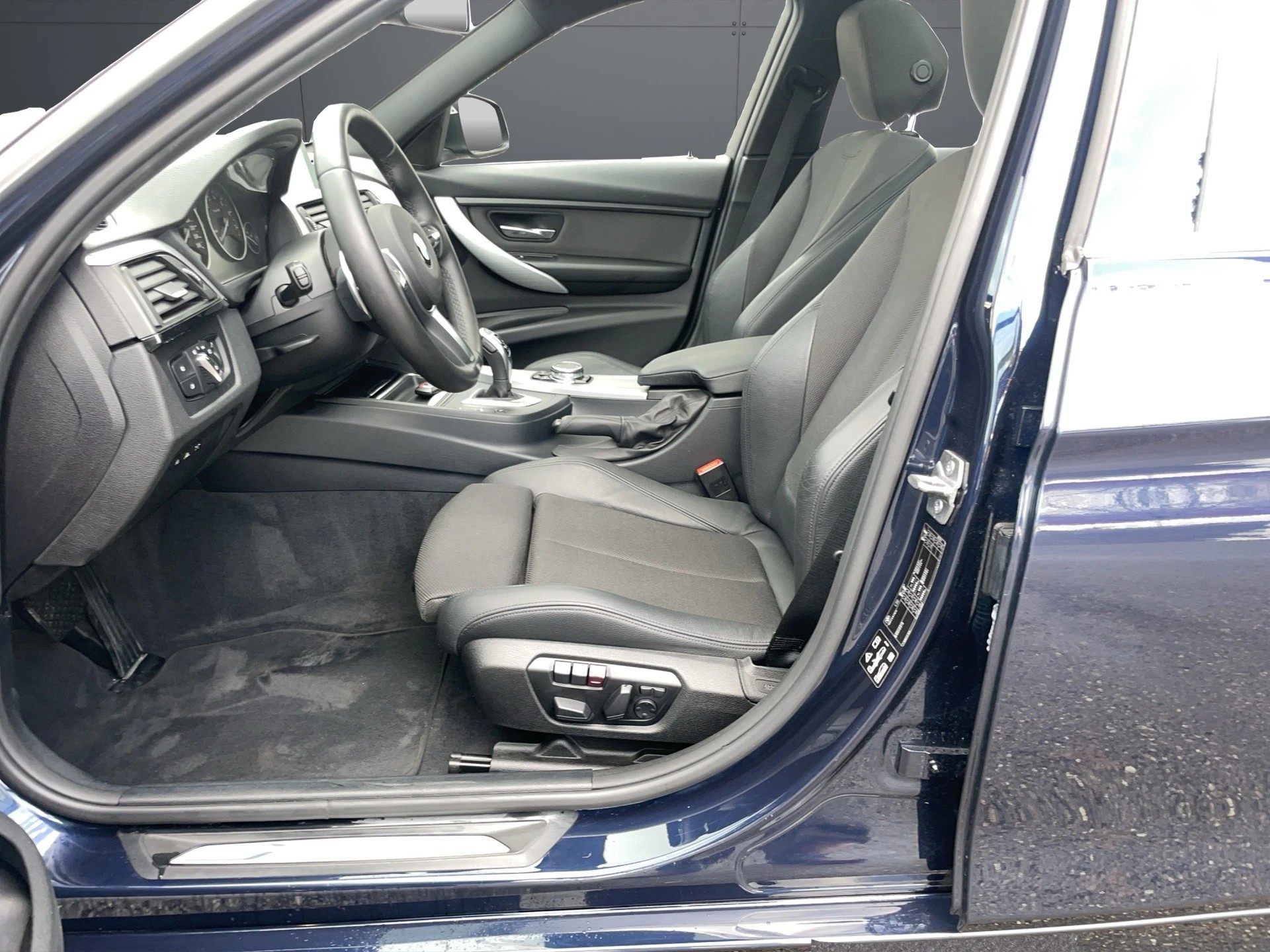 BMW 335i xDrive Touring Sport Line Steptronic-image-5