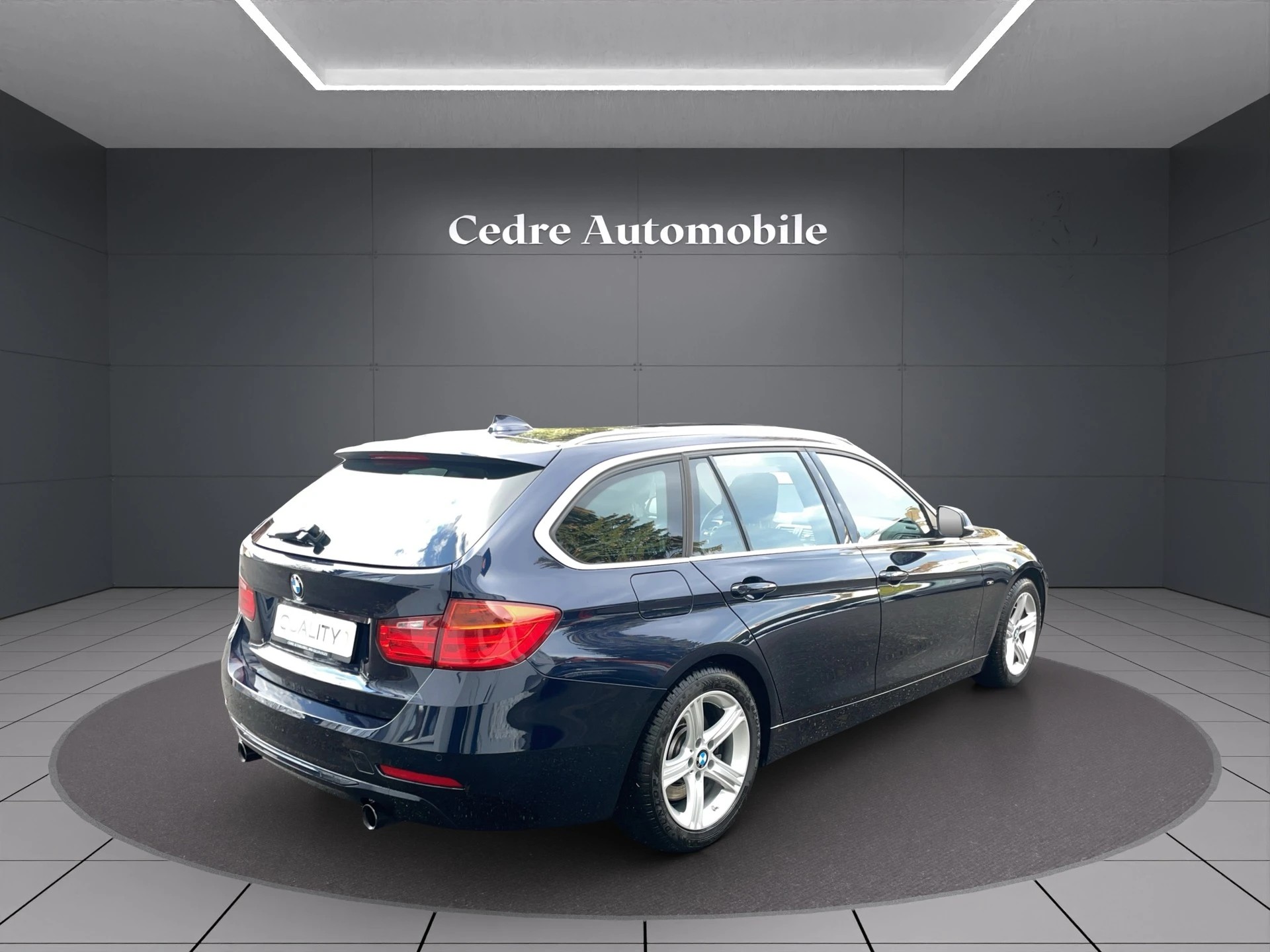 BMW 335i xDrive Touring Sport Line Steptronic-image-4