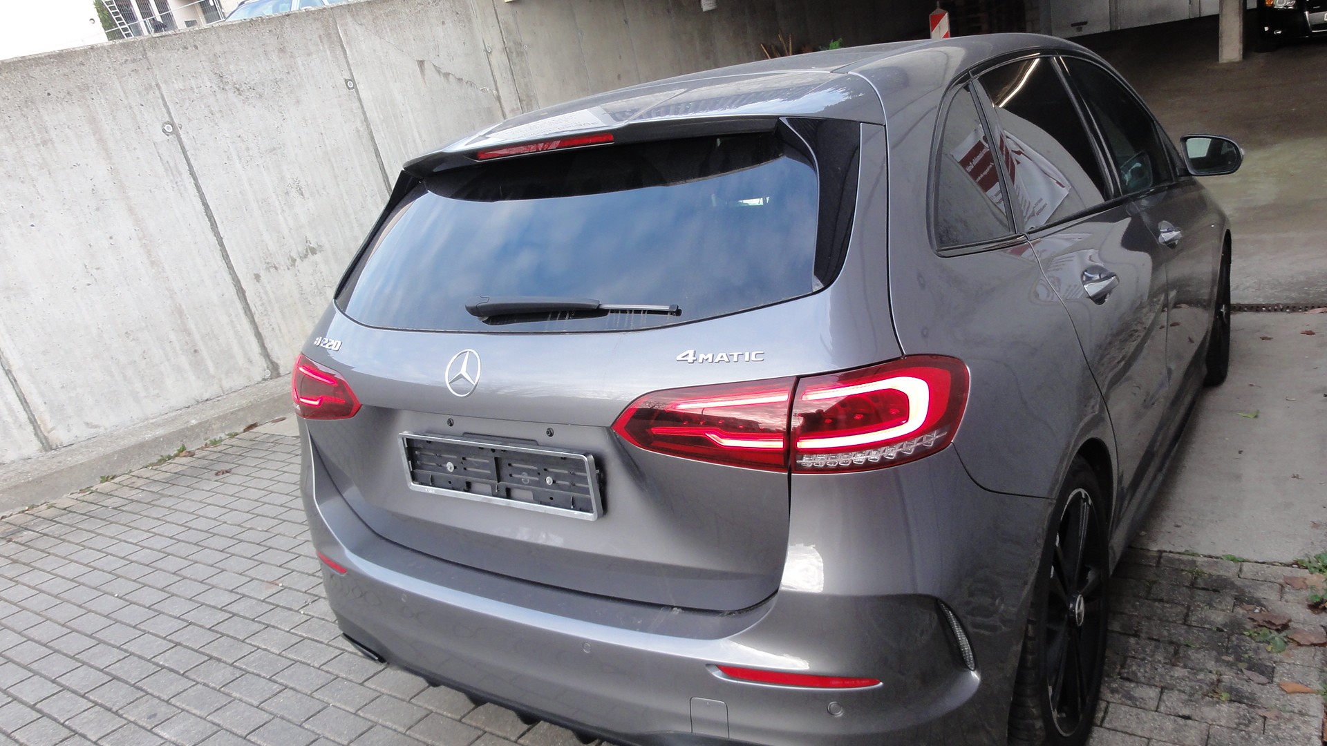 MERCEDES-BENZ B 220 4Matic AMG-Line *Edition* *-image-4