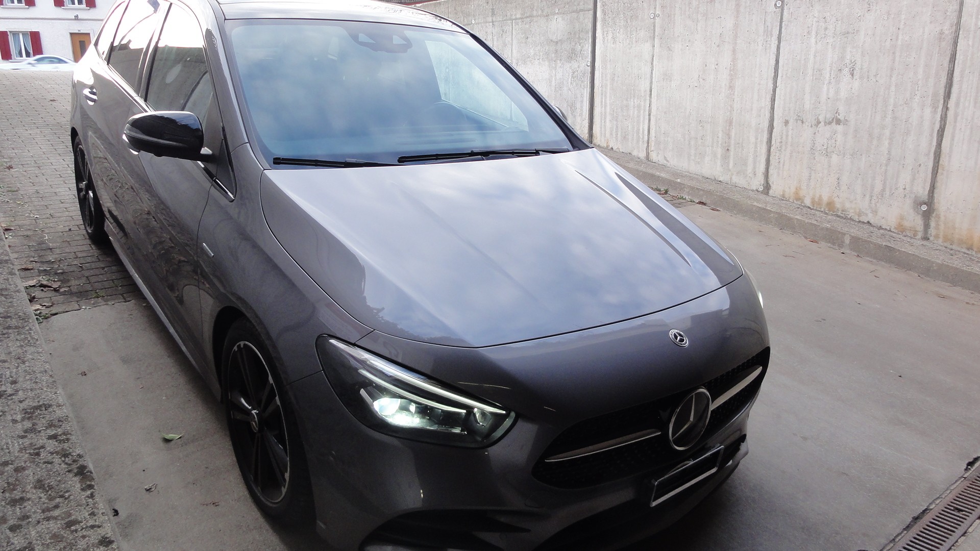 MERCEDES-BENZ B 220 4Matic AMG-Line *Edition* *-image-1
