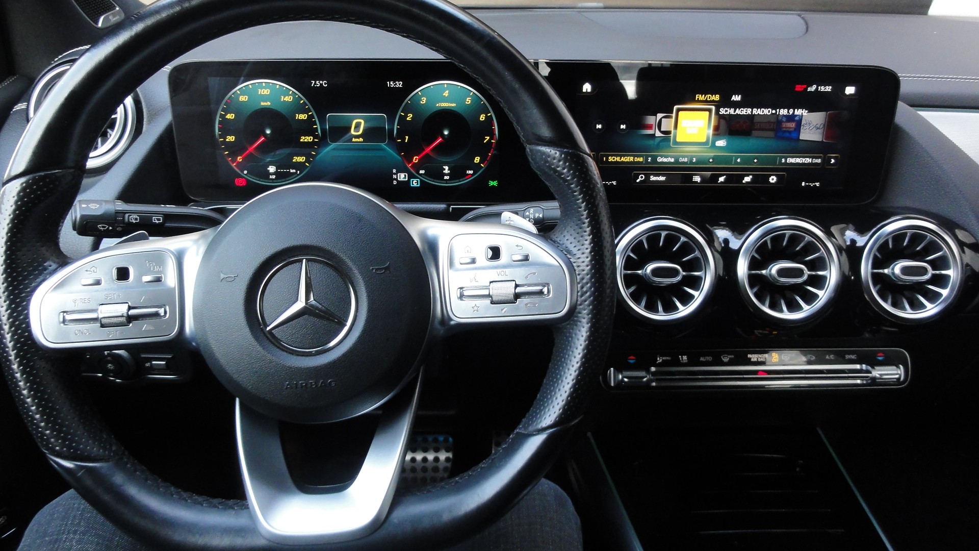 MERCEDES-BENZ B 220 4Matic AMG-Line *Edition* *-image-7