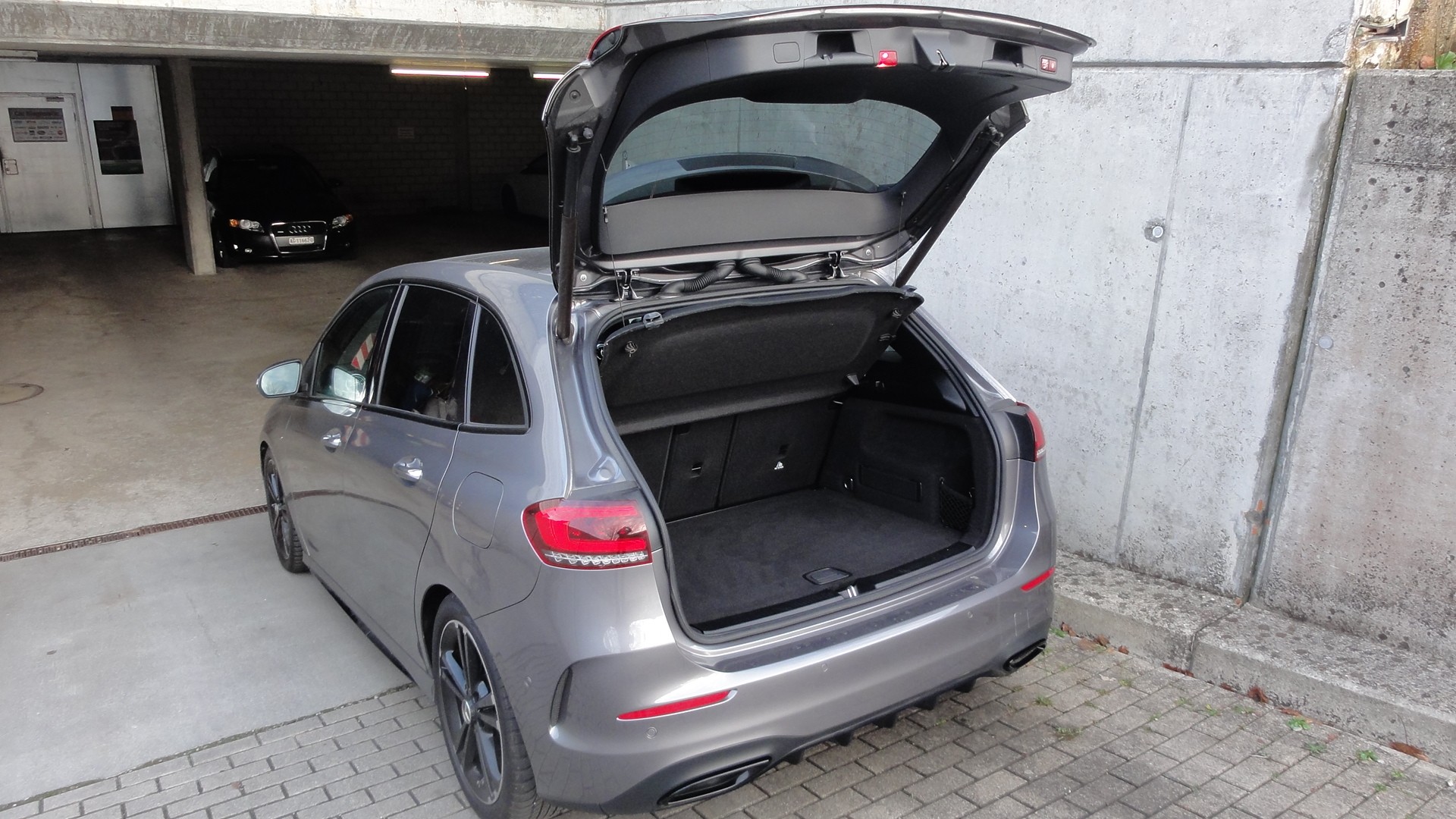 MERCEDES-BENZ B 220 4Matic AMG-Line *Edition* *-image-6