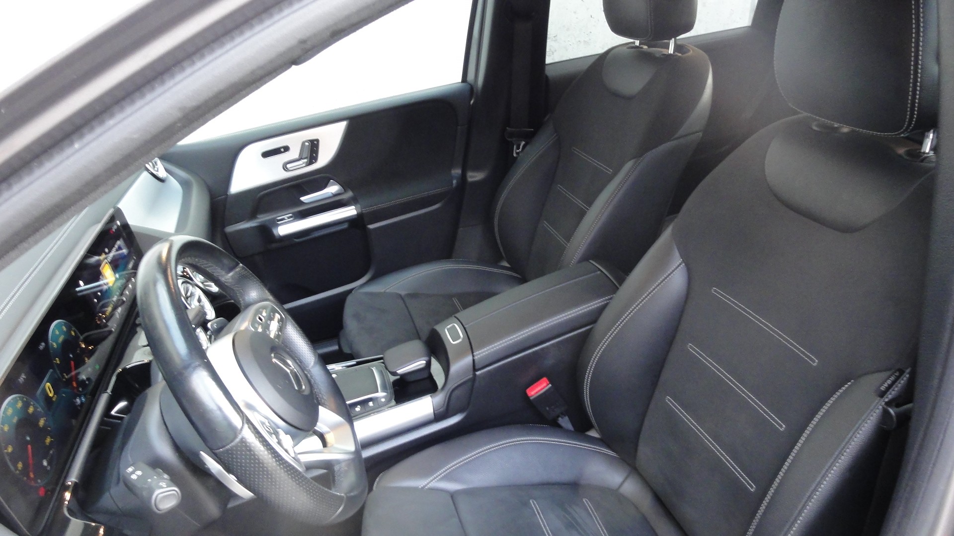 MERCEDES-BENZ B 220 4Matic AMG-Line *Edition* *-image-9