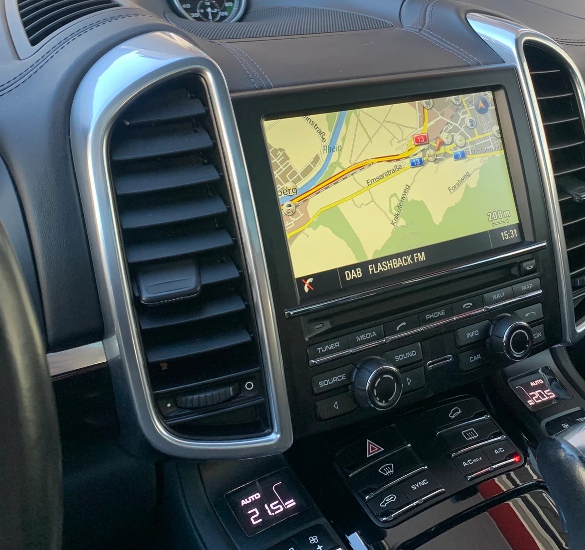 PORSCHE Cayenne S-image-17