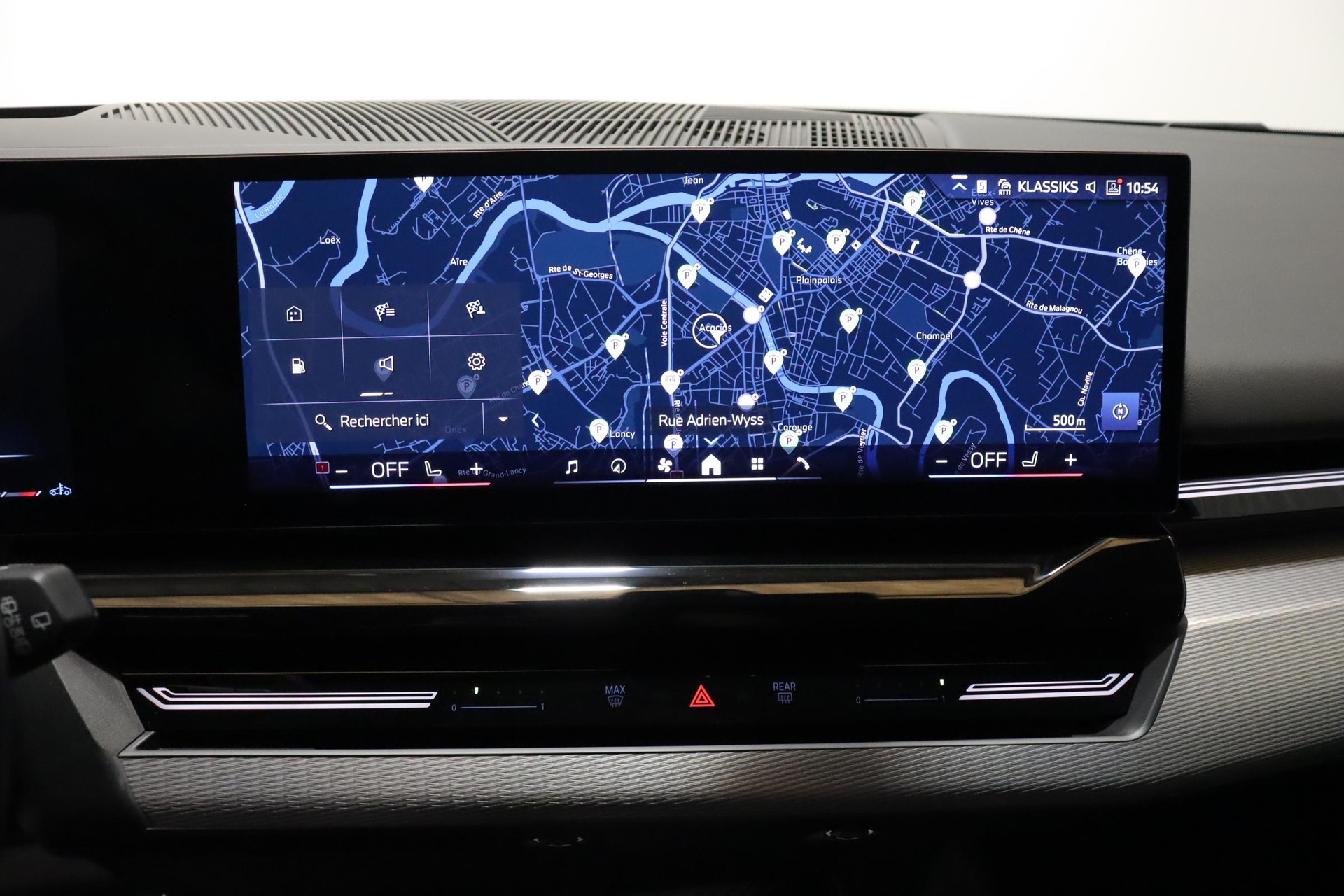 BMW 520d xDrive Touring-image-11