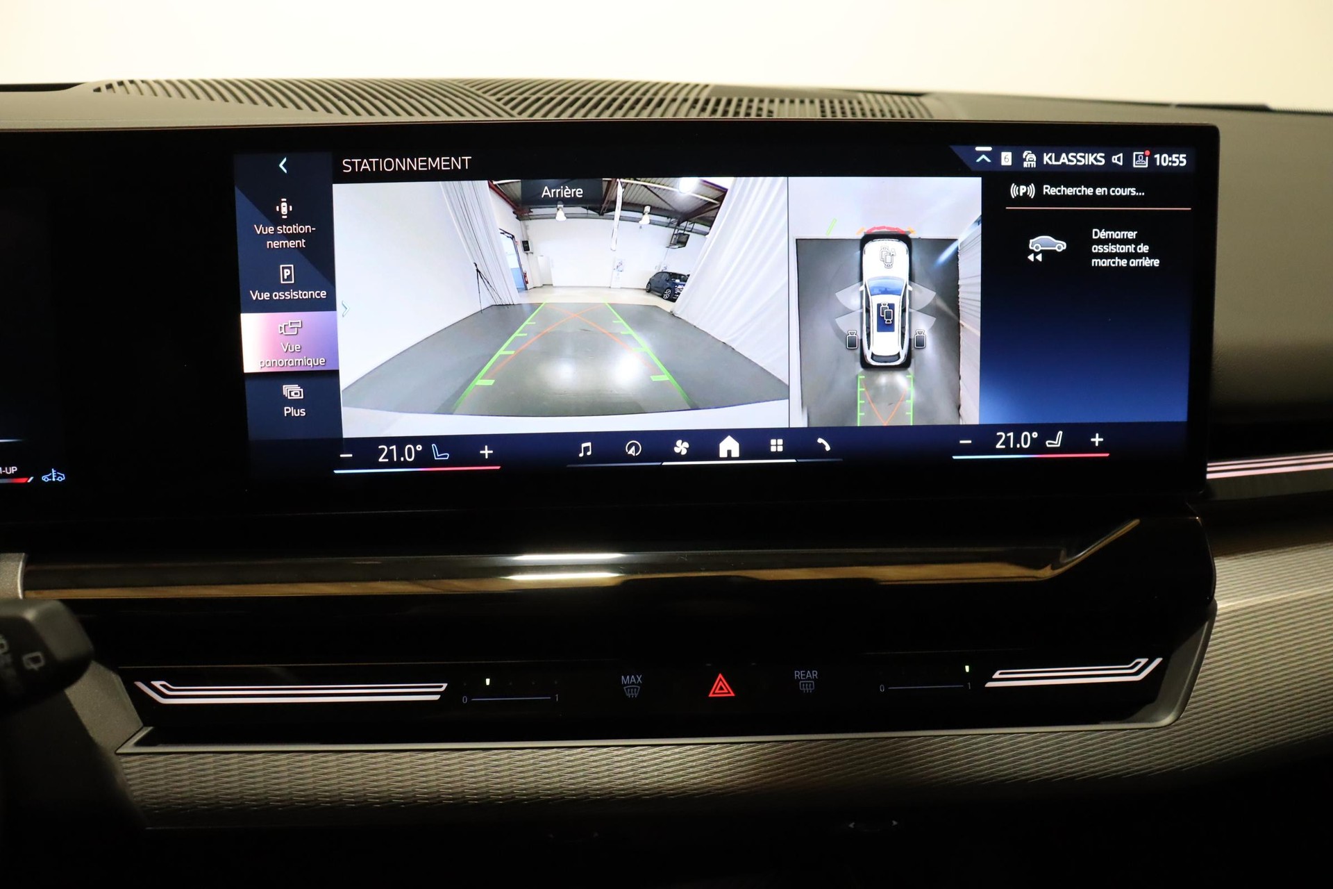 BMW 520d xDrive Touring-image-12