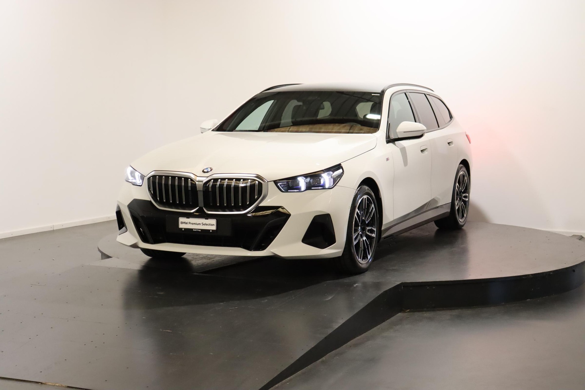 BMW 520d xDrive Touring-image-0