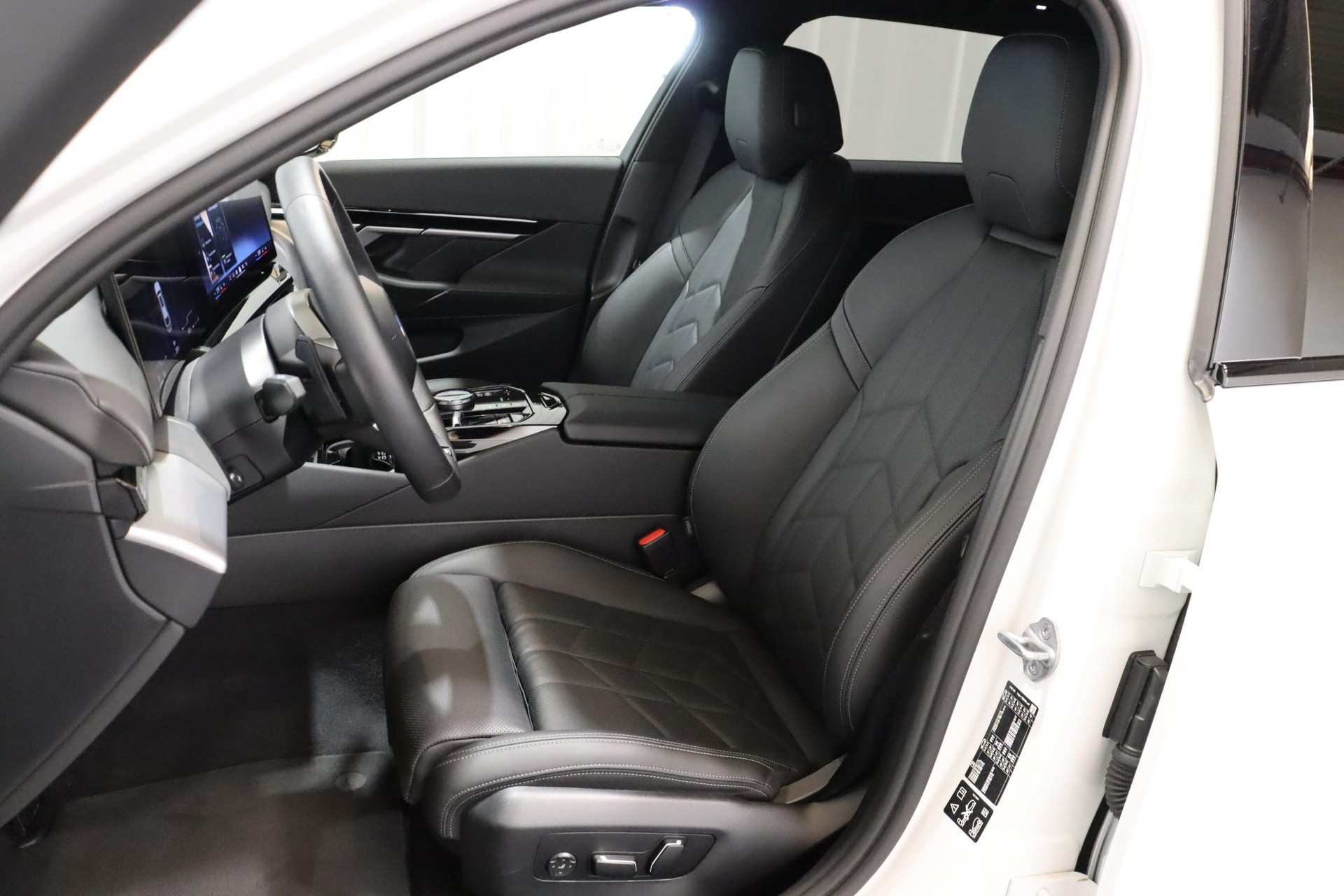 BMW 520d xDrive Touring-image-6