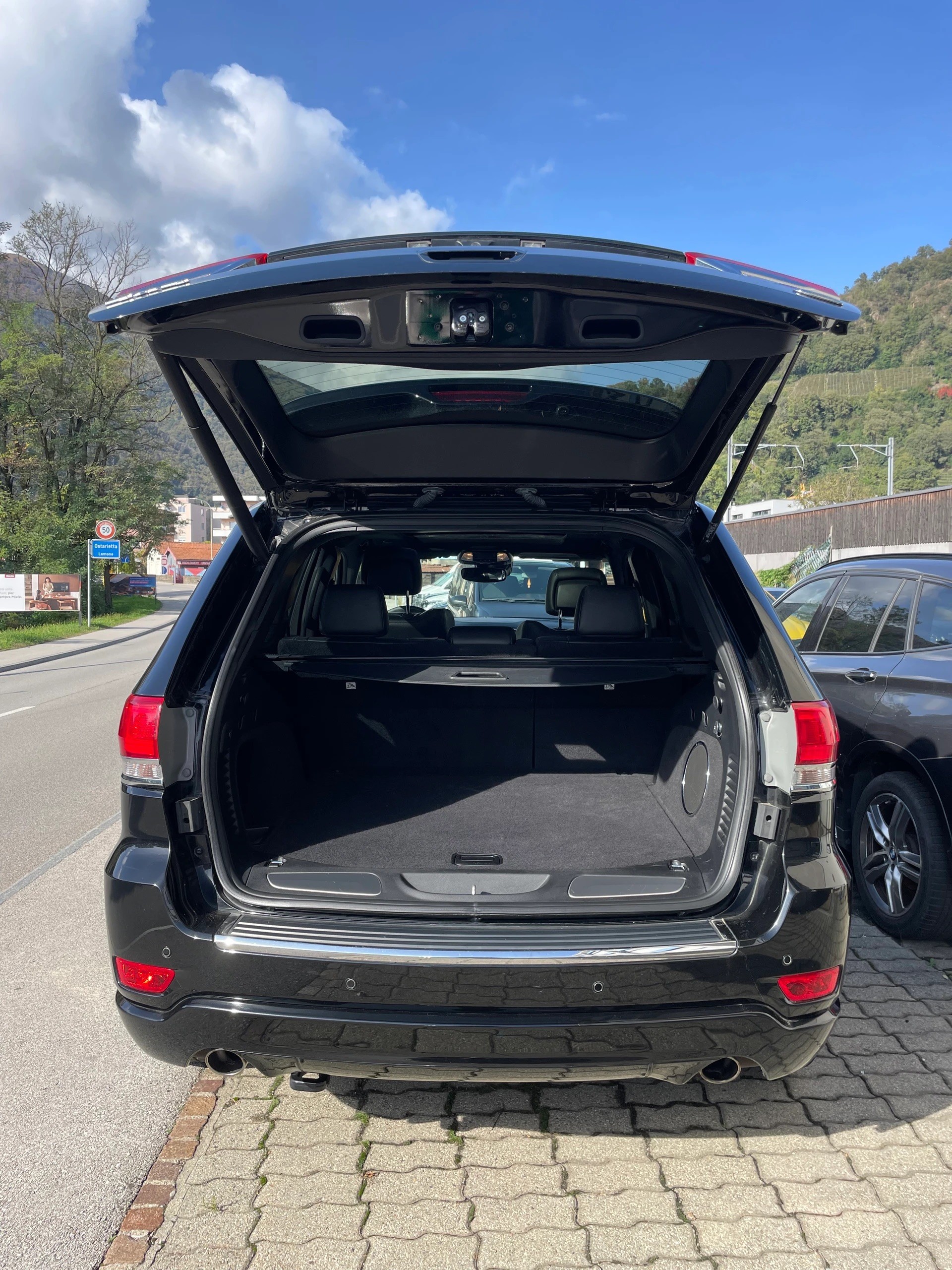 JEEP Grand Cherokee 3.0 CRD Overland Automatic-image-5