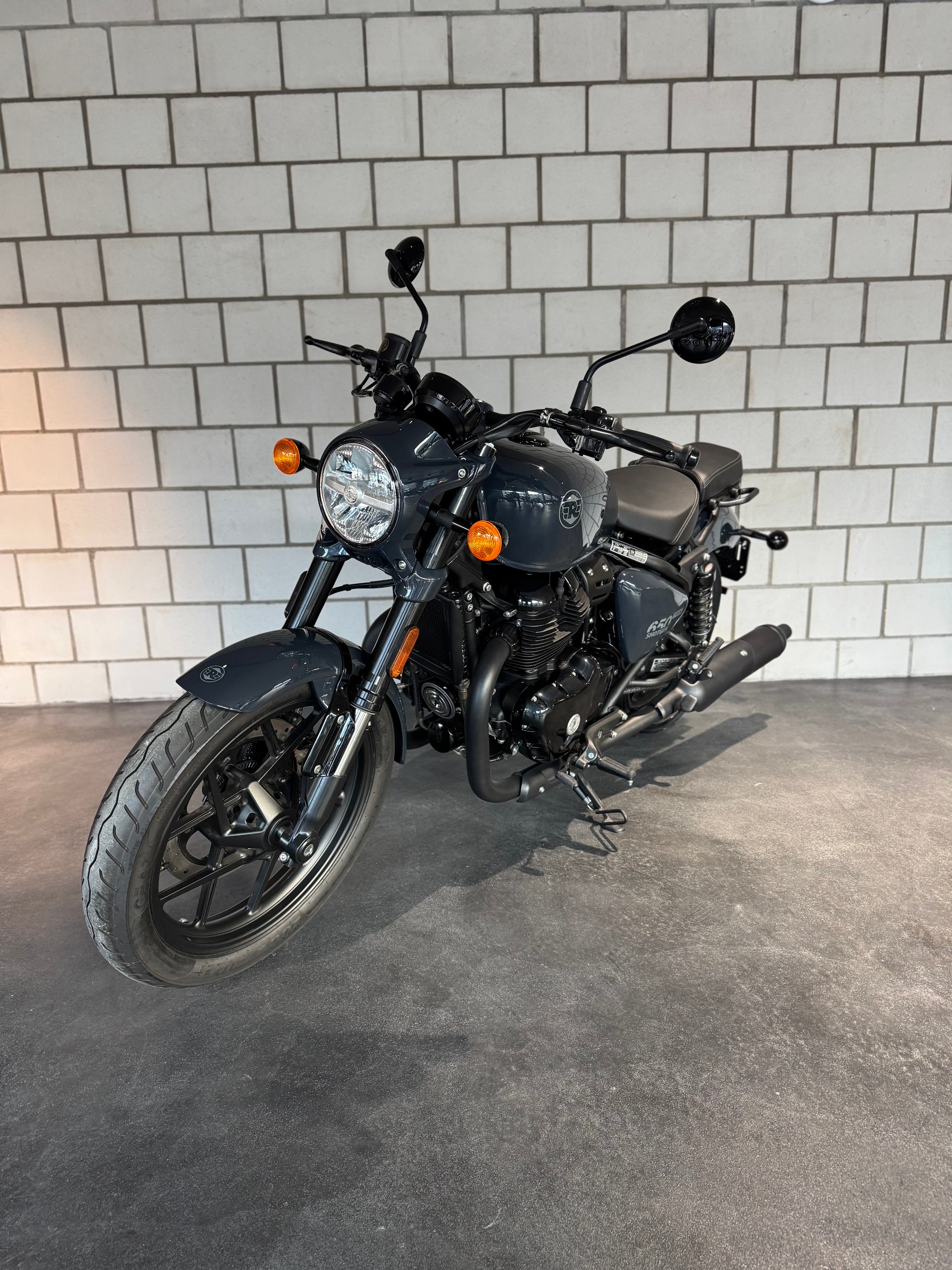 ROYAL ENFIELD Shotgun 650-showroom-element-1