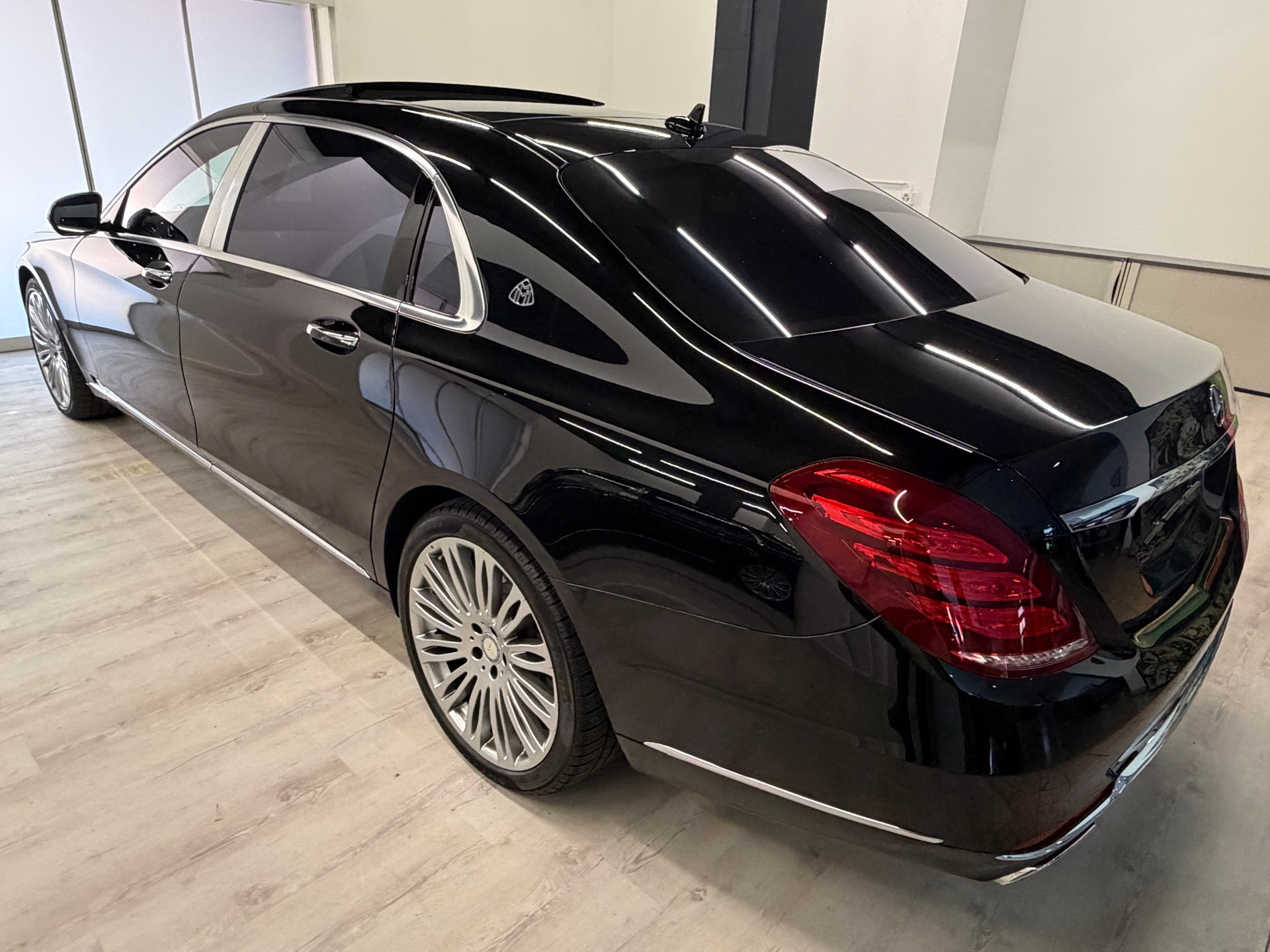 MERCEDES-BENZ S 500 Maybach 4Matic 9G-Tronic-image-12