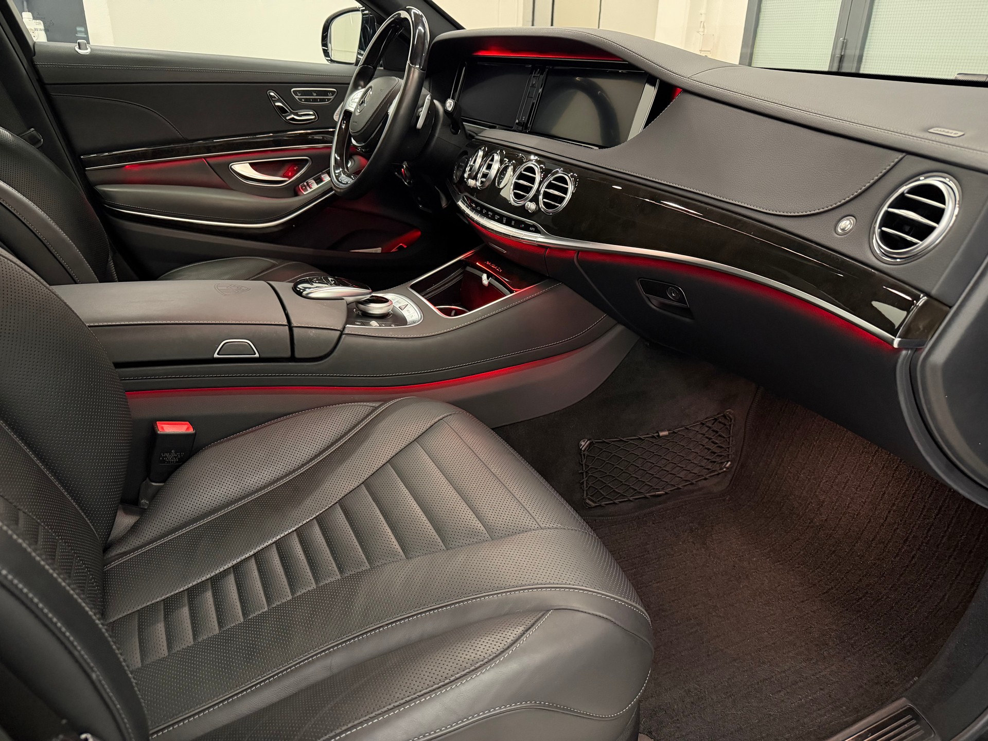 MERCEDES-BENZ S 500 Maybach 4Matic 9G-Tronic-image-23