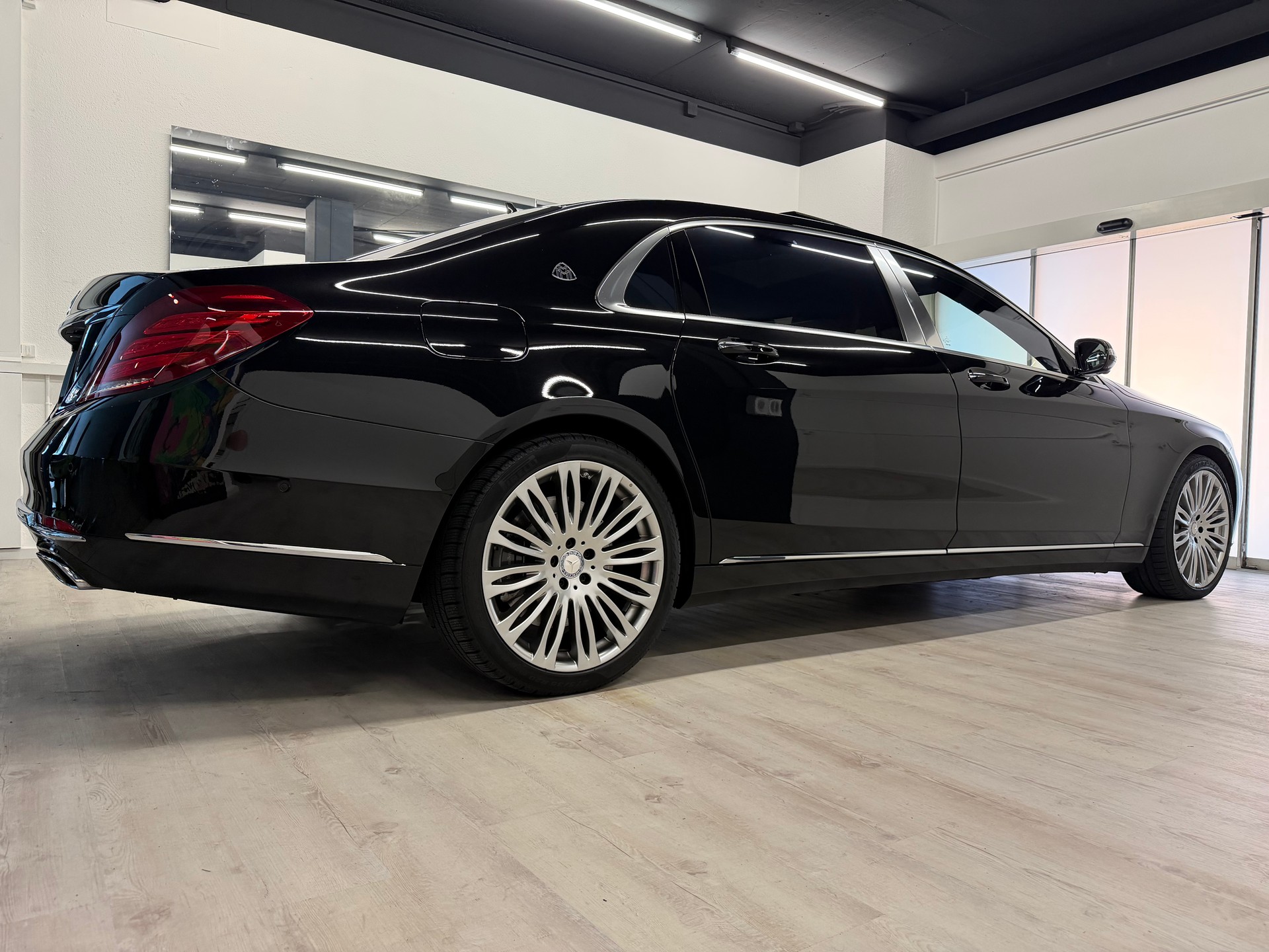 MERCEDES-BENZ S 500 Maybach 4Matic 9G-Tronic-image-8