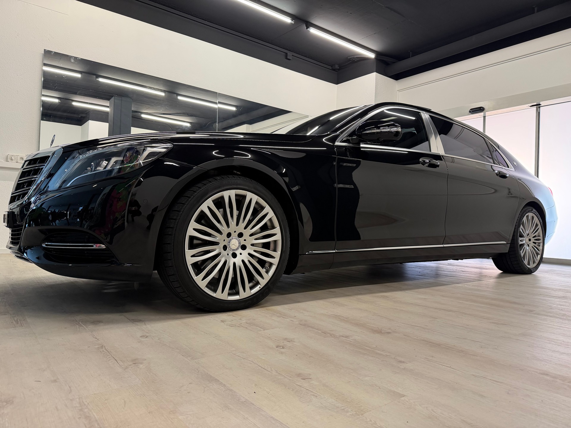 MERCEDES-BENZ S 500 Maybach 4Matic 9G-Tronic-showroom-element-1